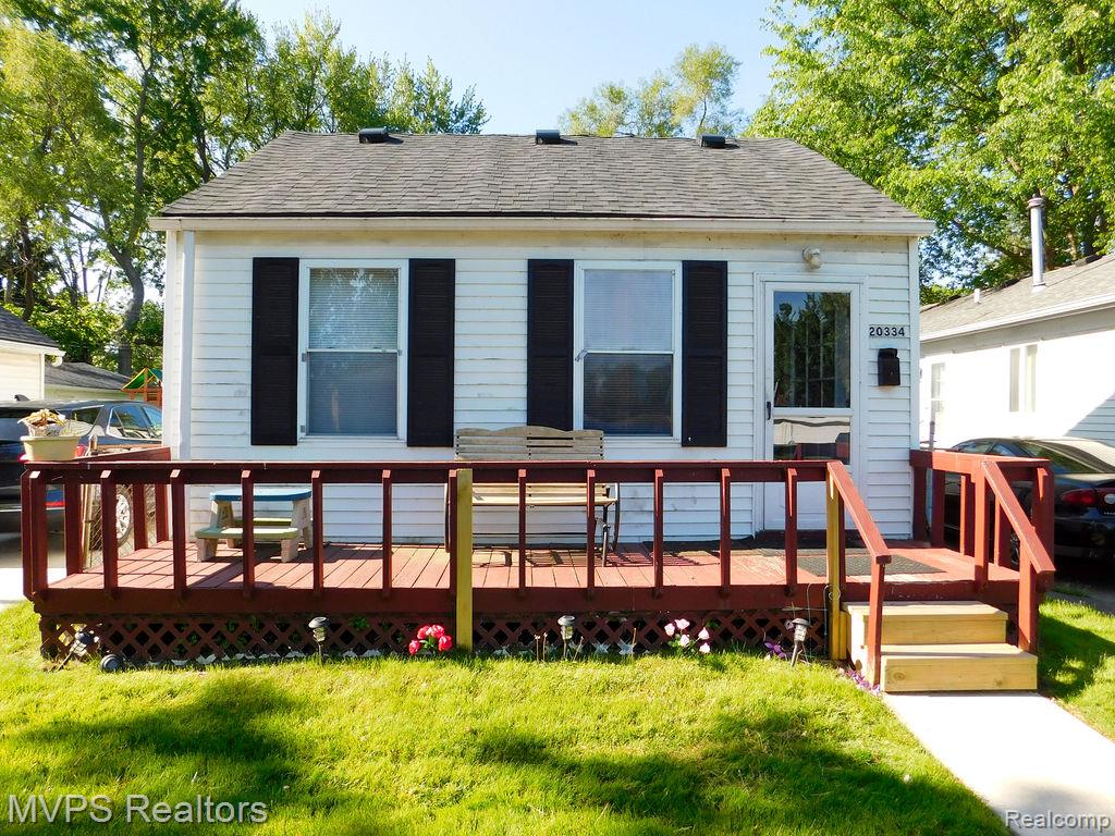 20334, 8 Mile, Harper Woods, Michigan, 48225
