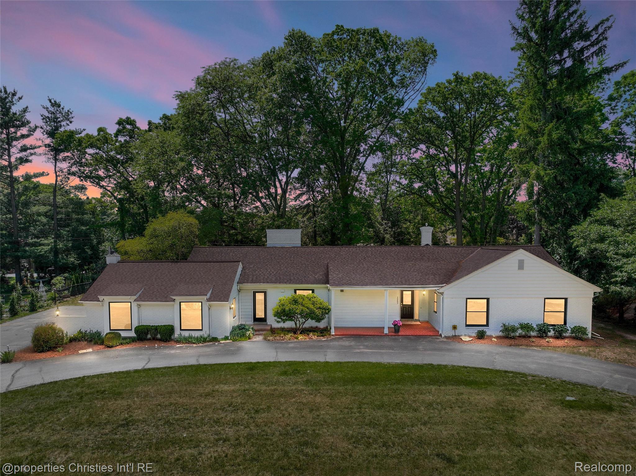 1257, Charrington, Bloomfield Hills, Michigan, 48301