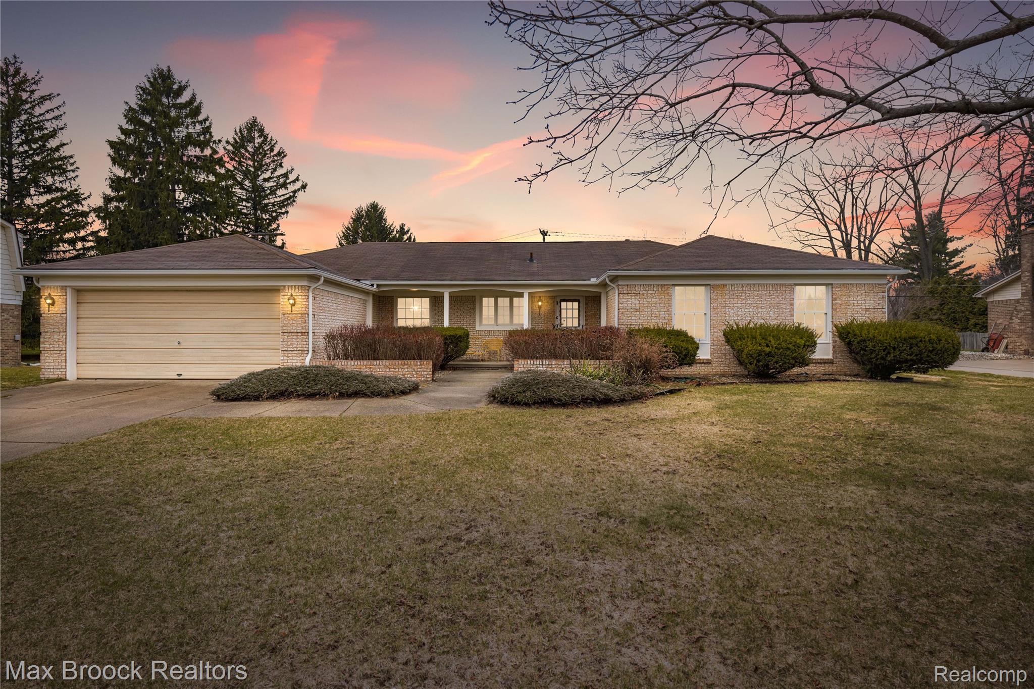 28977, Lake Park Dr., Farmington, Michigan, 48331