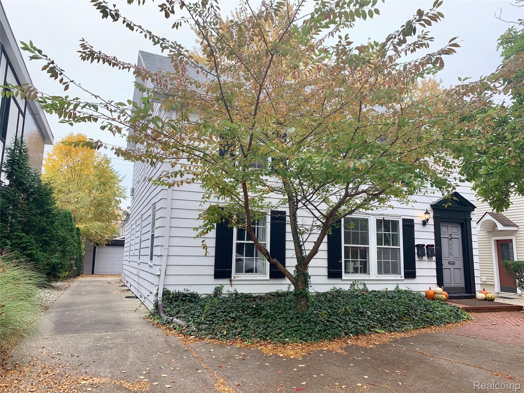 648, Lincoln, Birmingham, Michigan, 48009