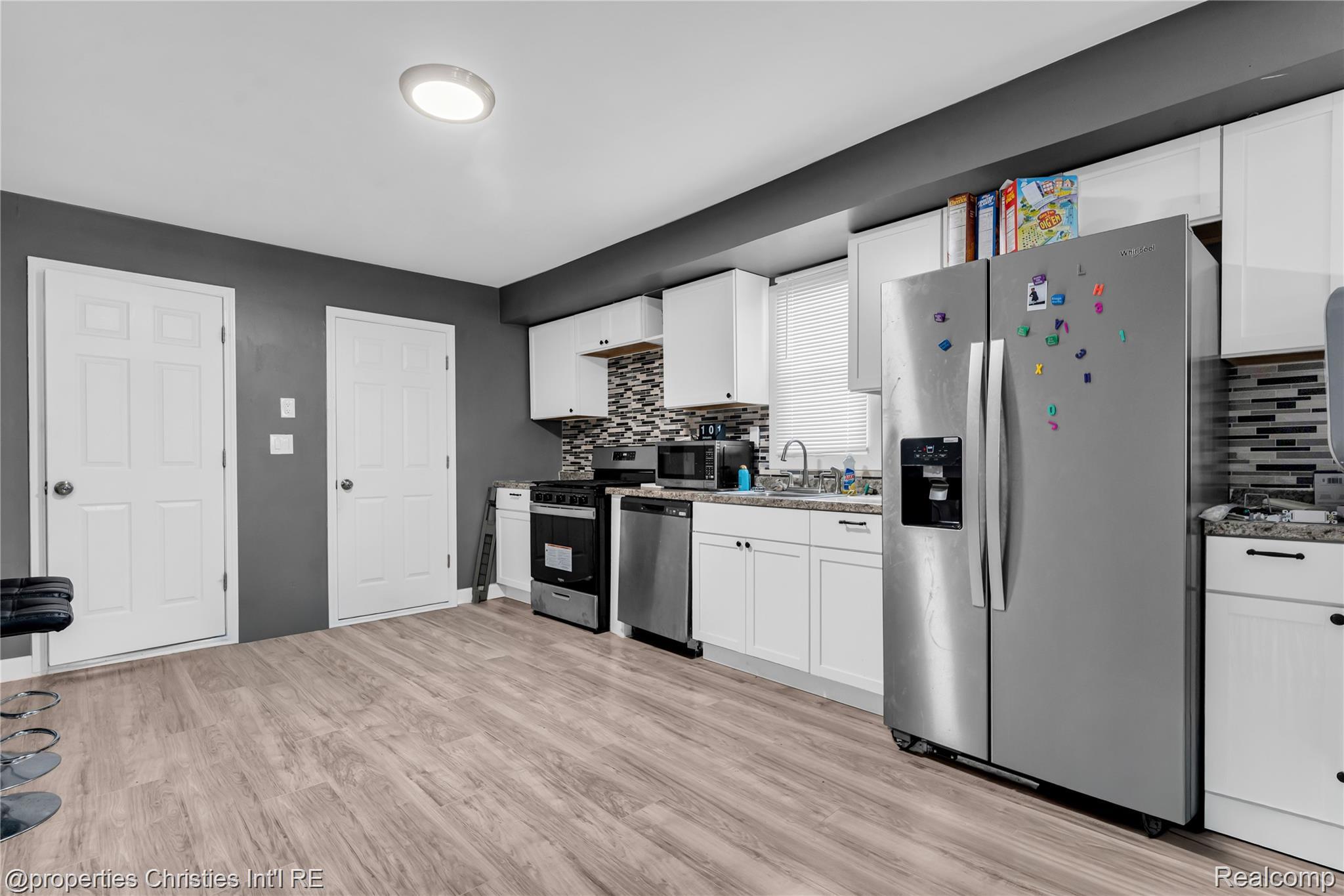 25636, New York, Dearborn Heights, Michigan, 48125