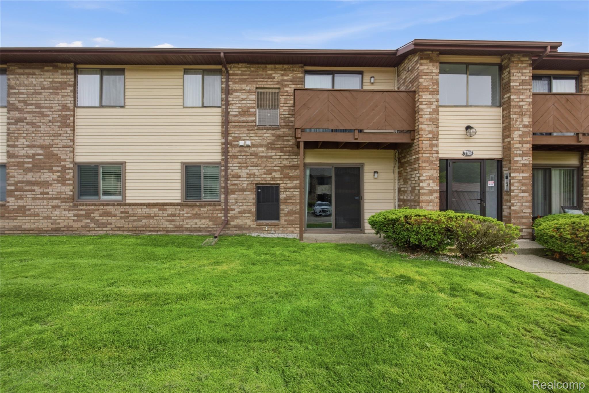 7708, Manor, #103, Westland, Michigan, 48185