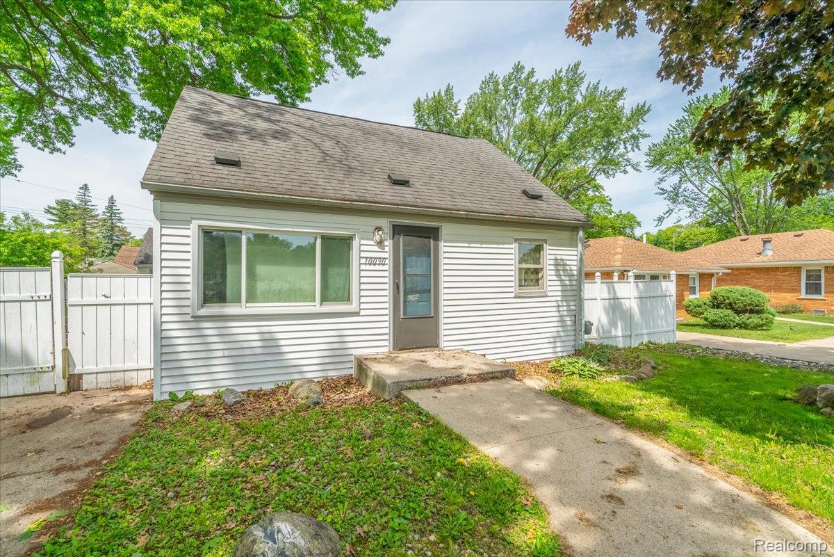 10090, Sterling, Romulus, Michigan, 48174