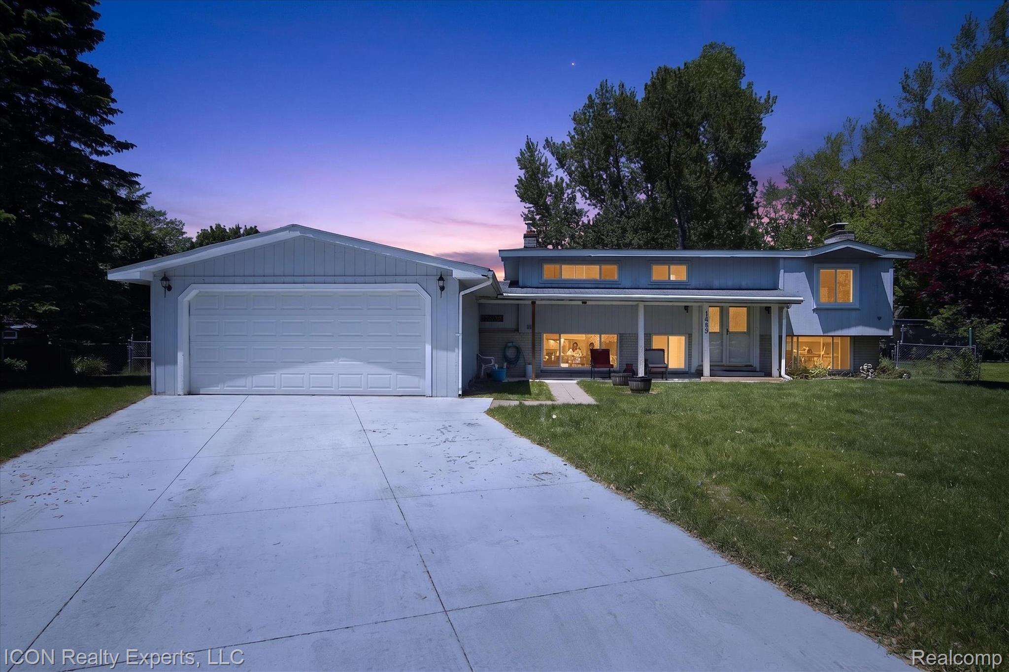 1869, Middle Trail, Commerce Twp, Michigan, 48390