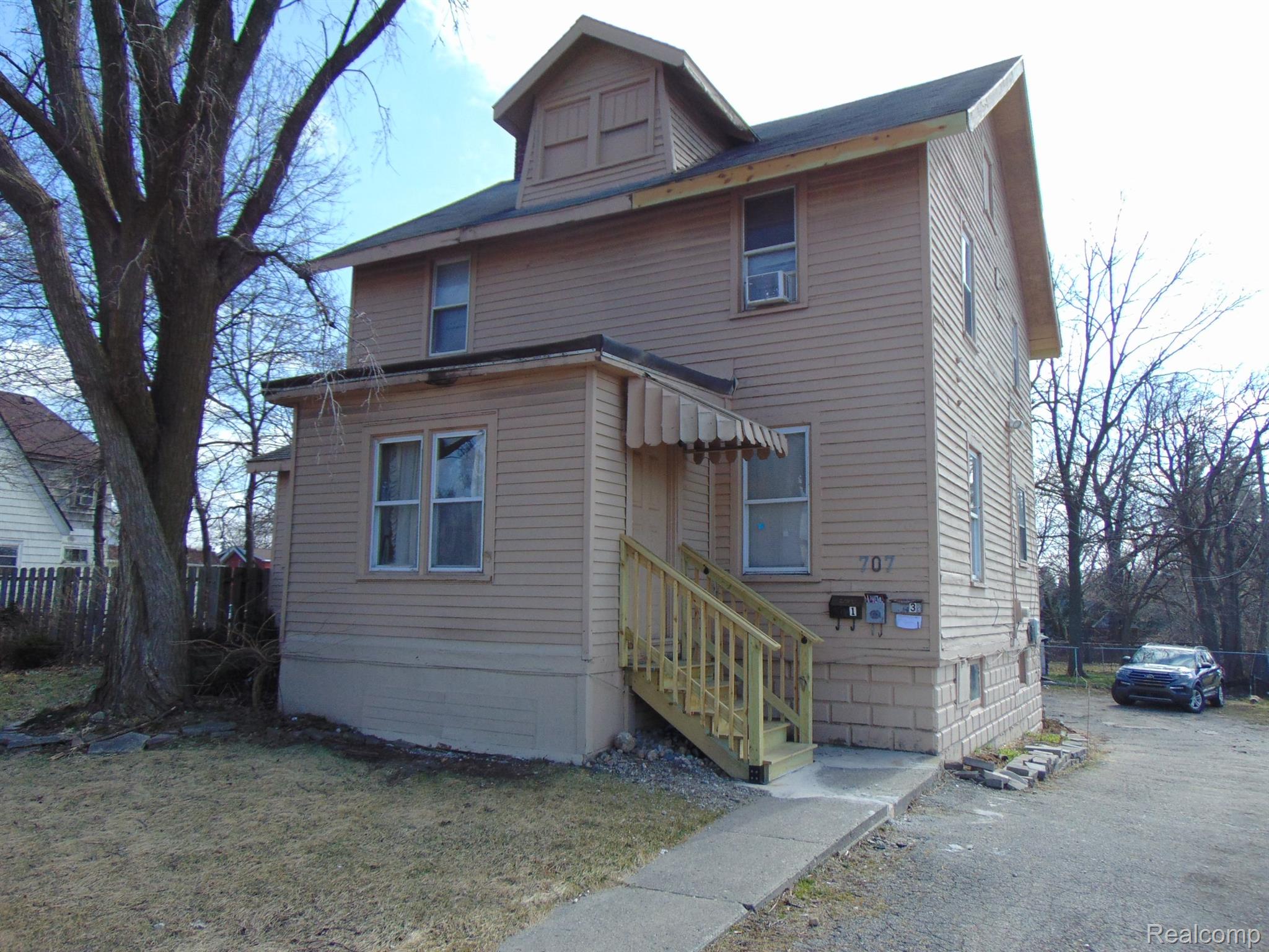 707, Huron, #1, Pontiac, Michigan, 48341