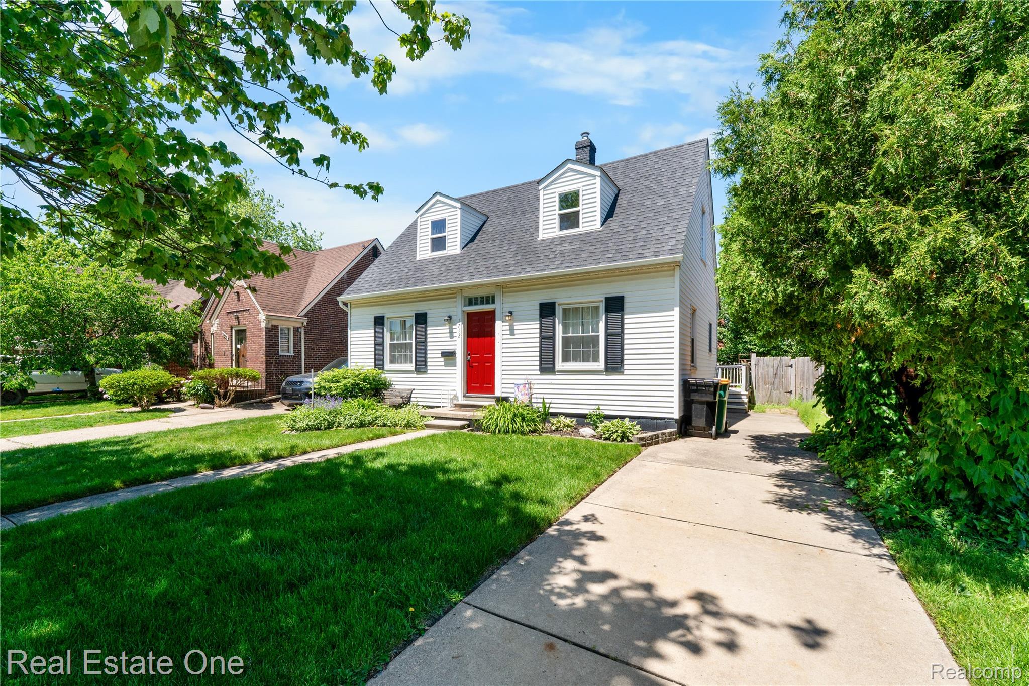 1712, Ash, Wyandotte, Michigan, 48192