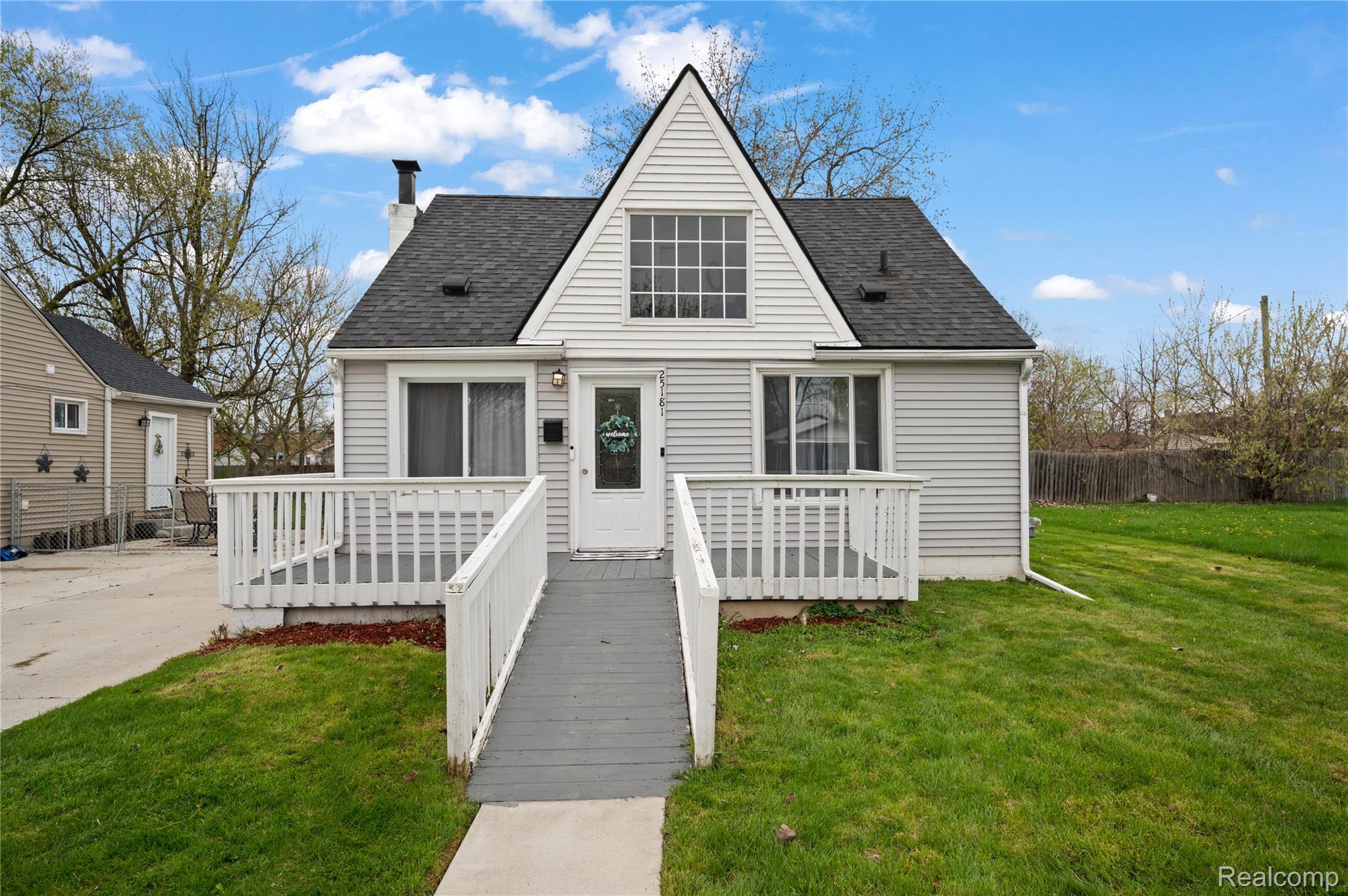 25181, Lawn, Roseville, Michigan, 48066