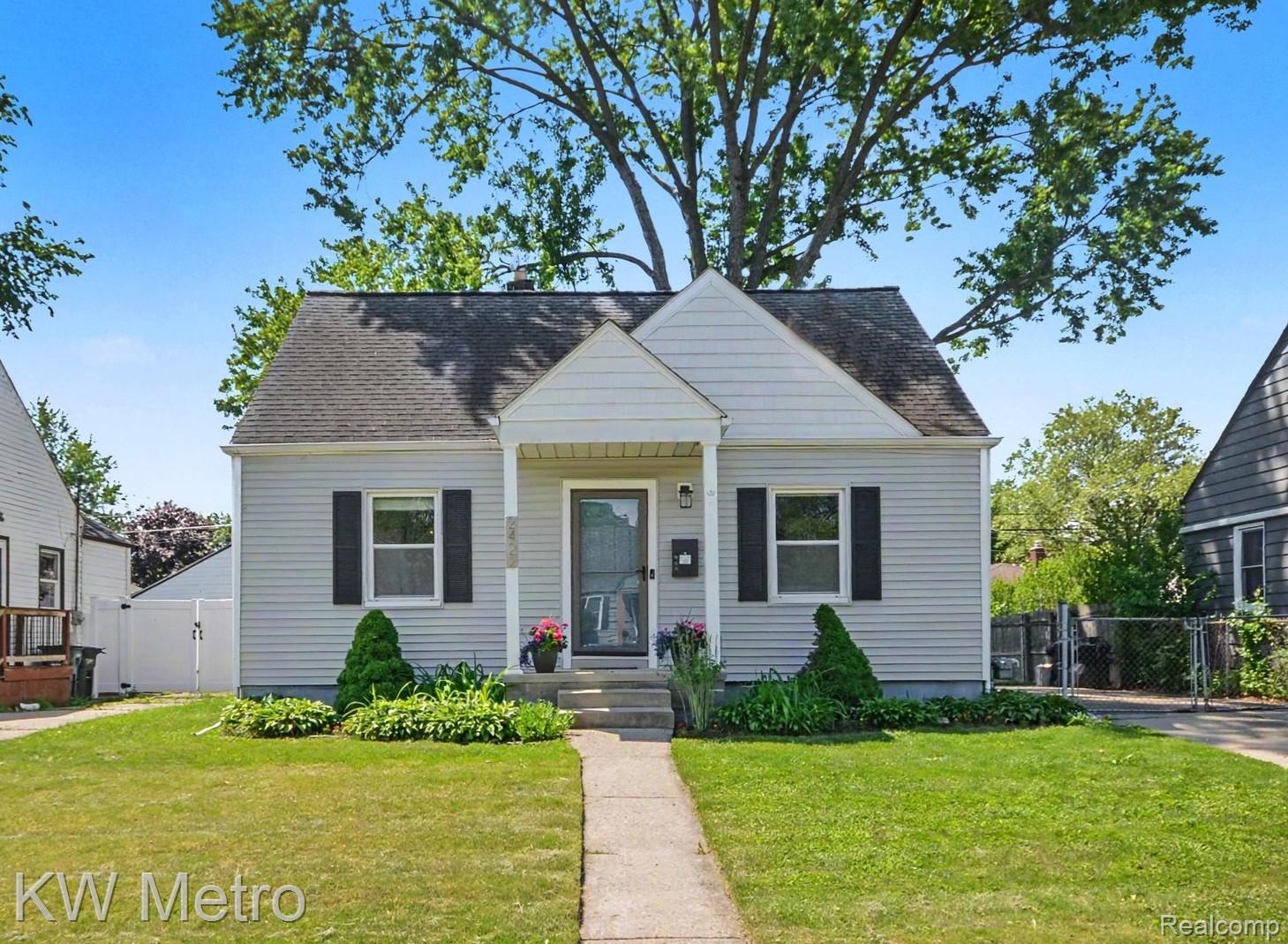 2422, Shevlin, Ferndale, Michigan, 48220