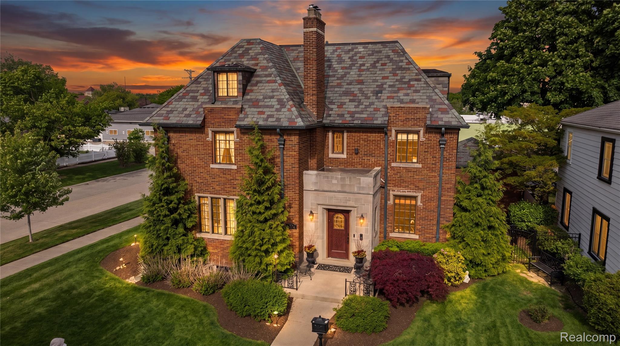 2470, Riverside, Trenton, Michigan, 48183