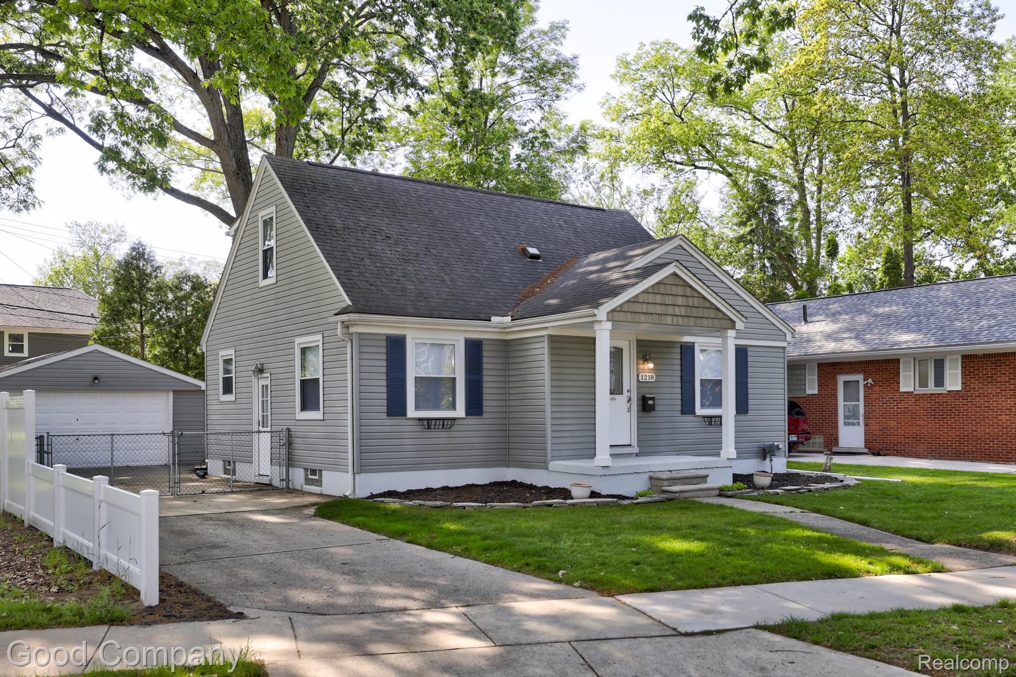 1218, Hoffman, Royal Oak, Michigan, 48067