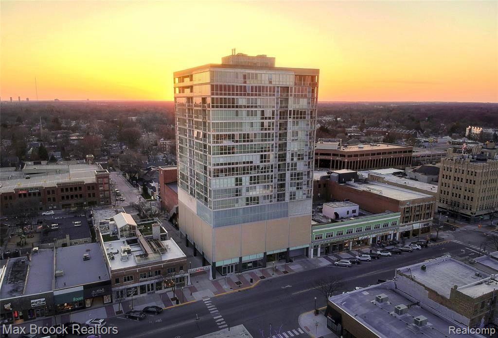 432, Washington, #1701, Royal Oak, Michigan, 48067