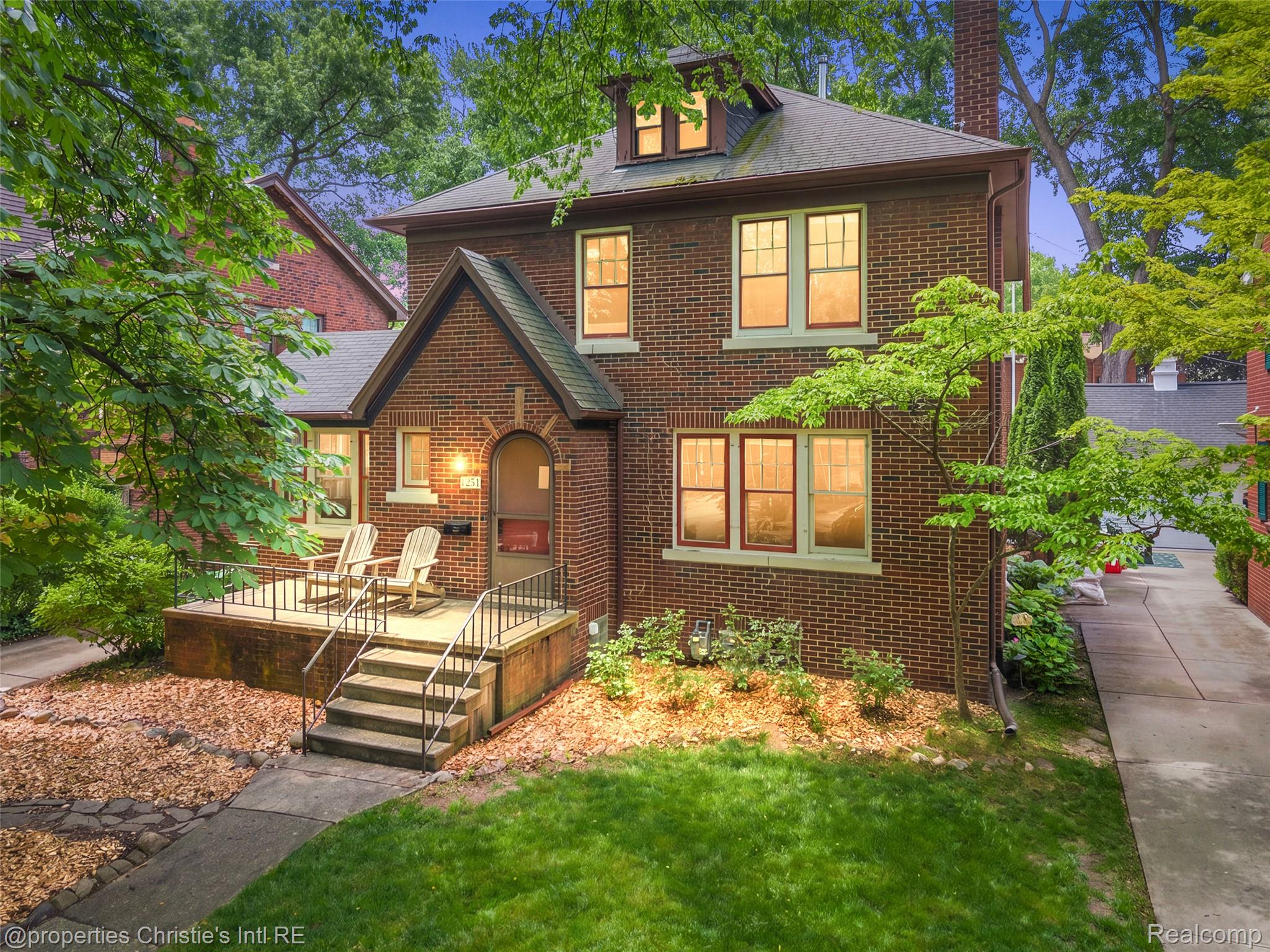 1251, Bishop, Grosse Pointe, Michigan, 48230