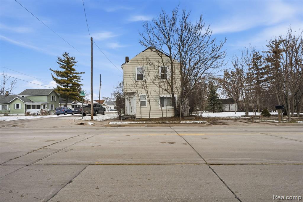 346, Weiss, Saginaw, Michigan, 48604