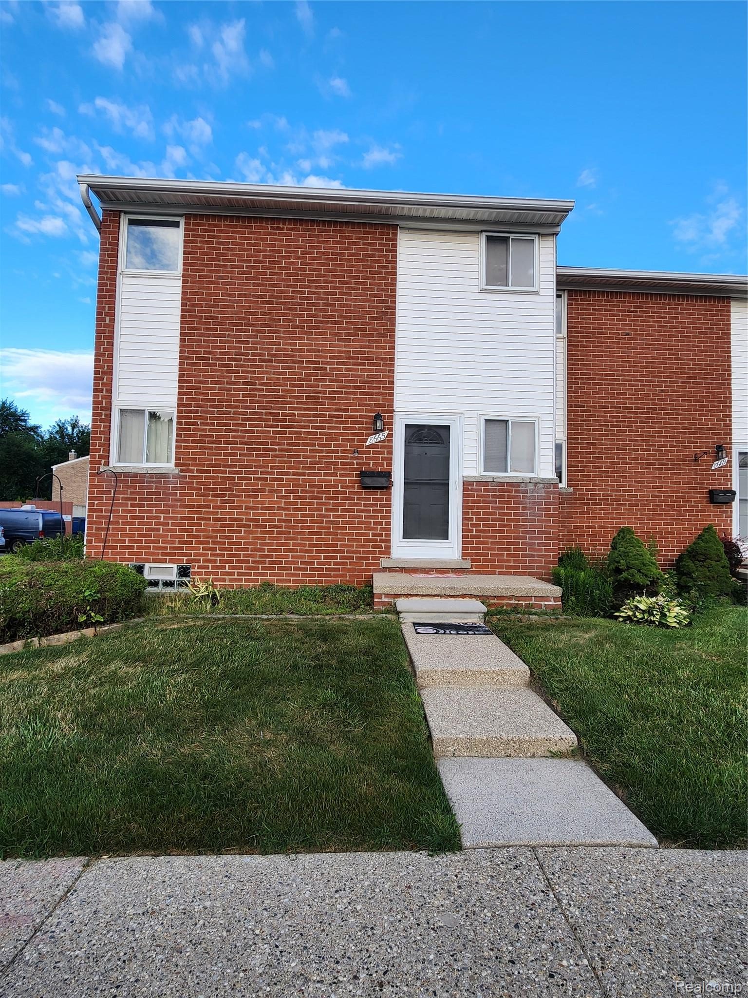 8665, Sterling, Center Line, Michigan, 48015