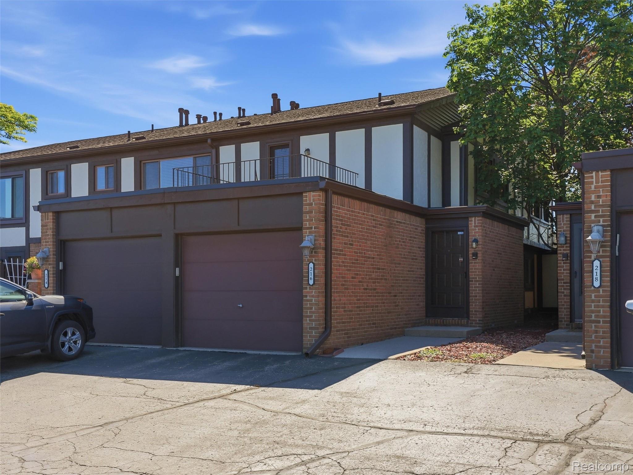216, Country Club, St. Clair Shores, Michigan, 48082