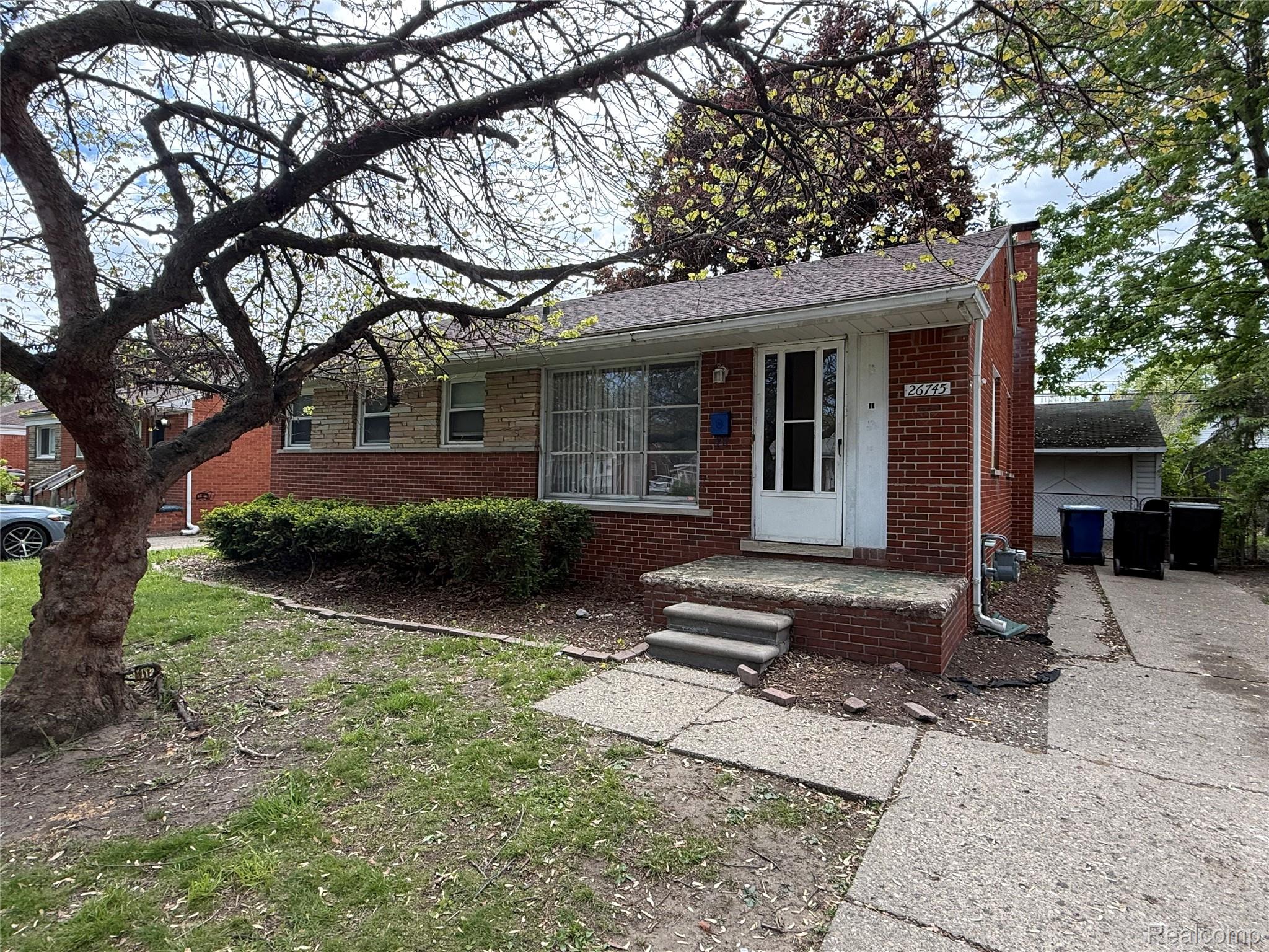 26745, Dover, Redford, Michigan, 48239