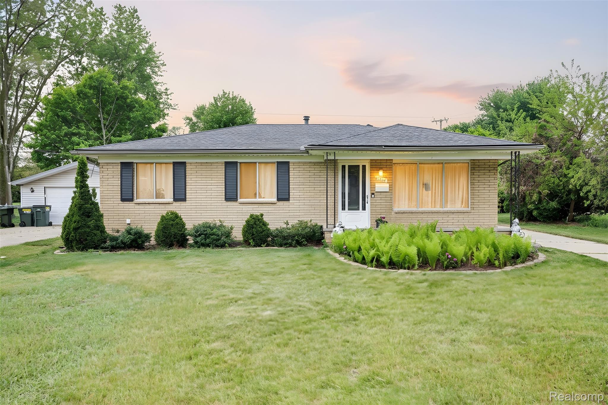 8530, Canal, Sterling Heights, Michigan, 48314
