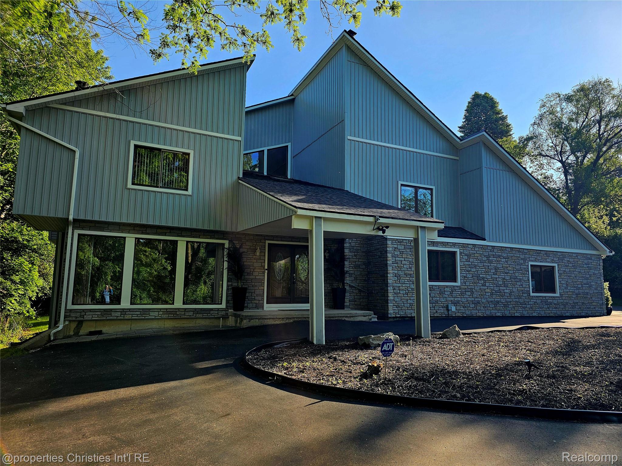 1830, Lone Pine, Bloomfield Hills, Michigan, 48302