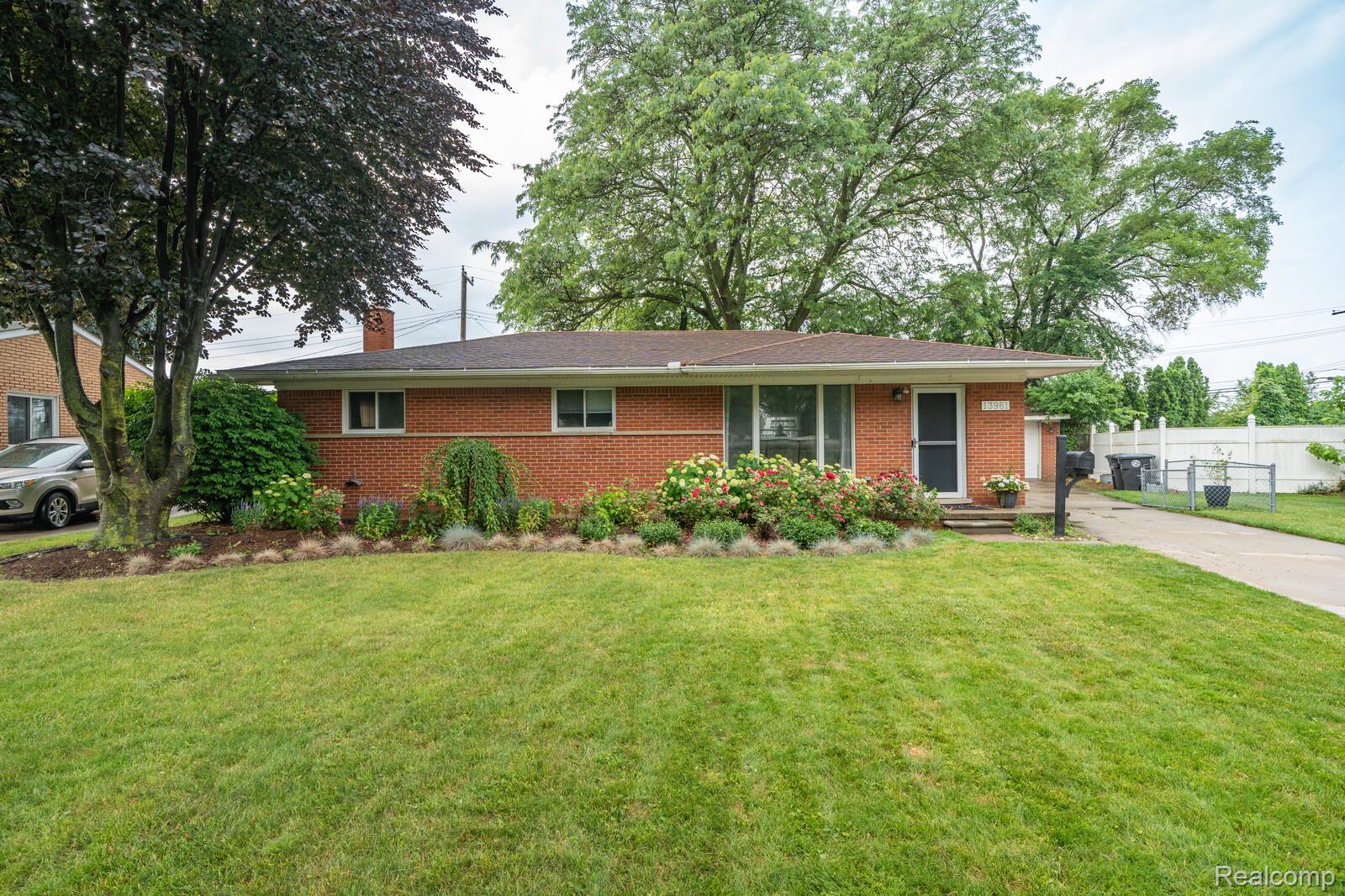 13961, Lyons, Livonia, Michigan, 48154