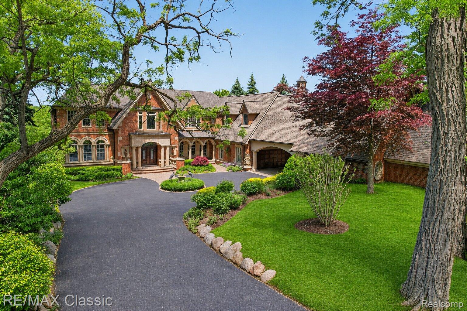 2360, Private, Waterford, Michigan, 48329