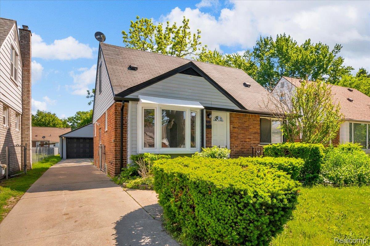 769, Sherbourne, Inkster, Michigan, 48141