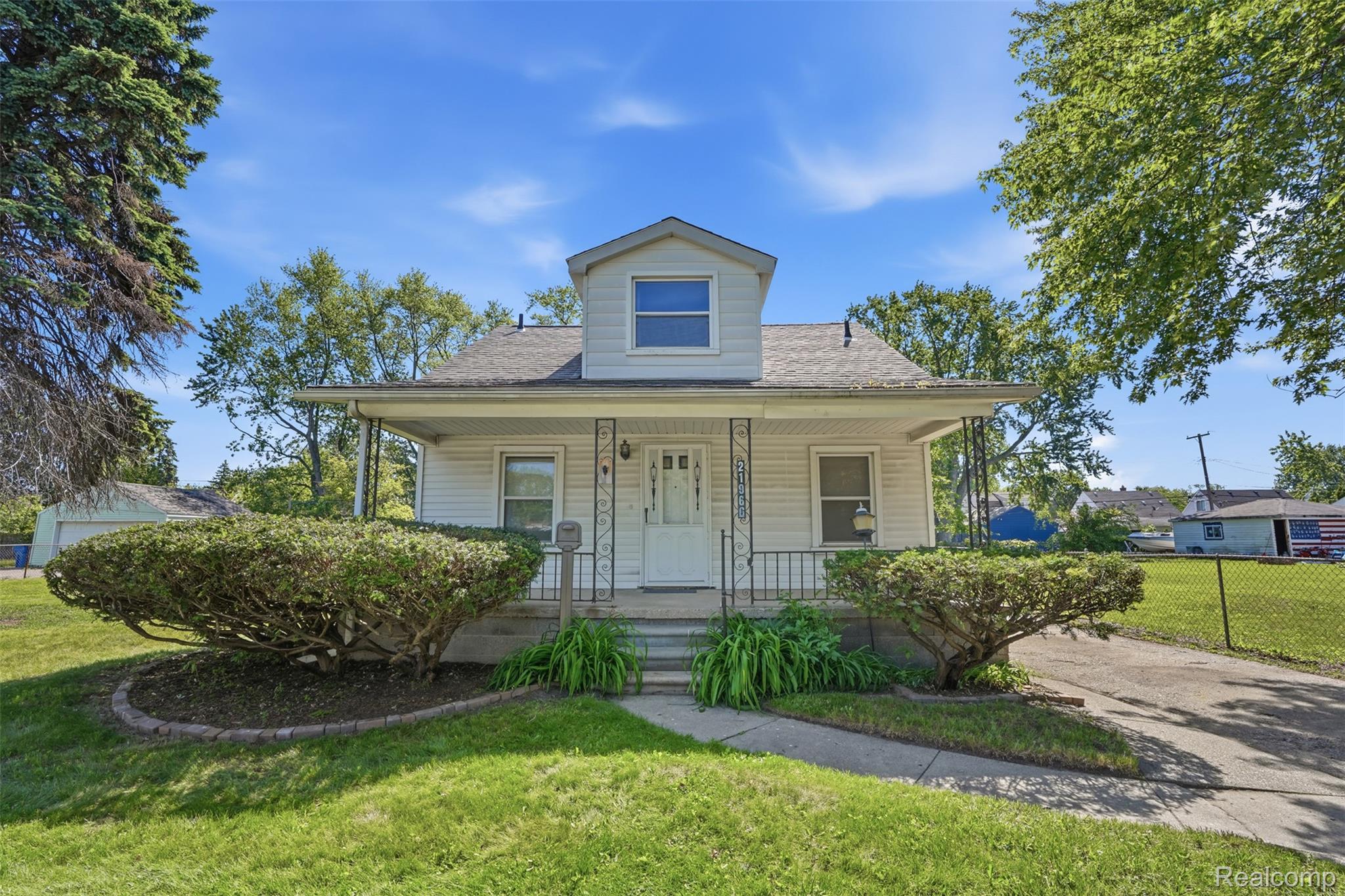 21966, Curie, Warren, Michigan, 48091
