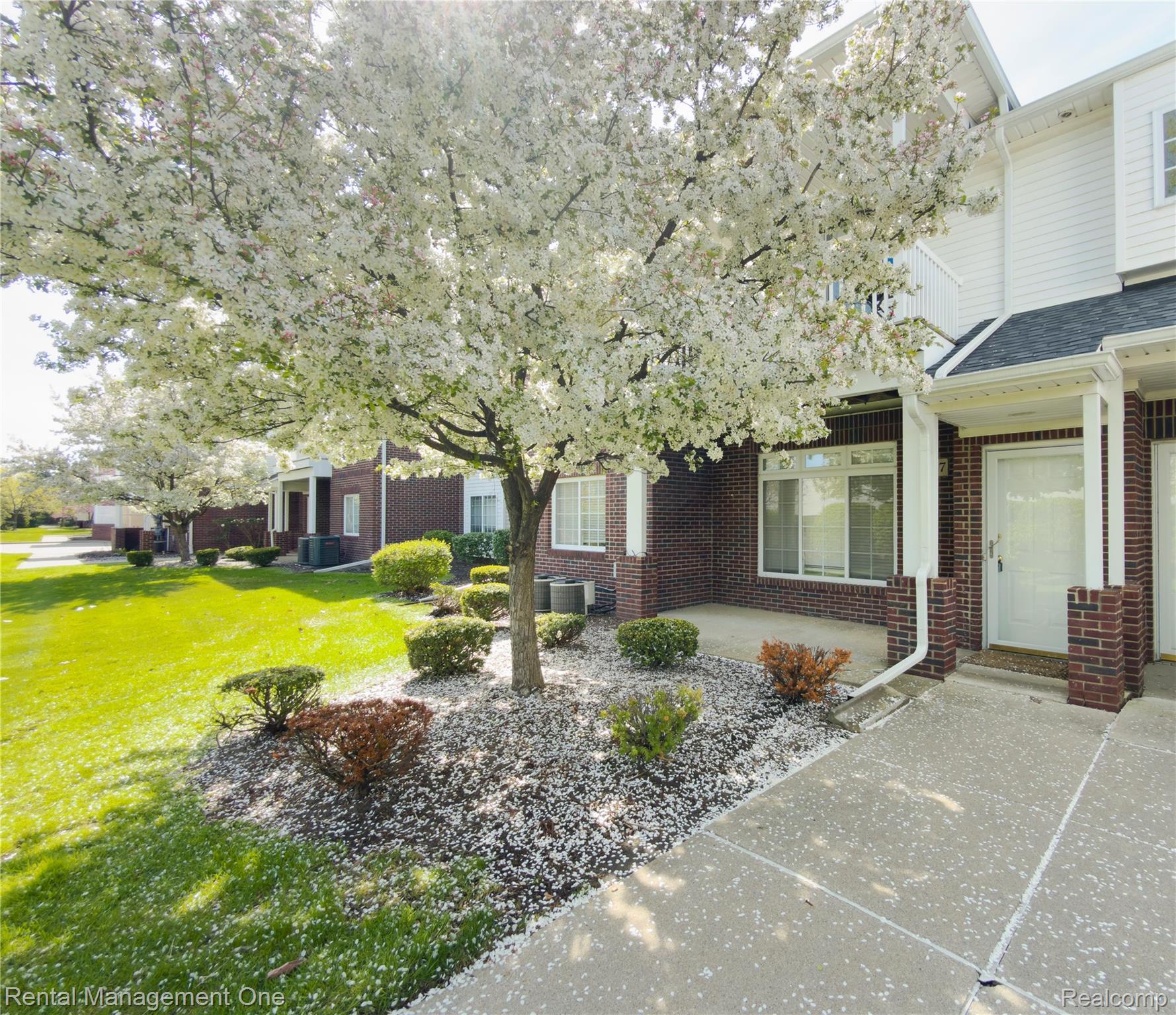 5637, Twin Oaks, Sterling Heights, Michigan, 48314
