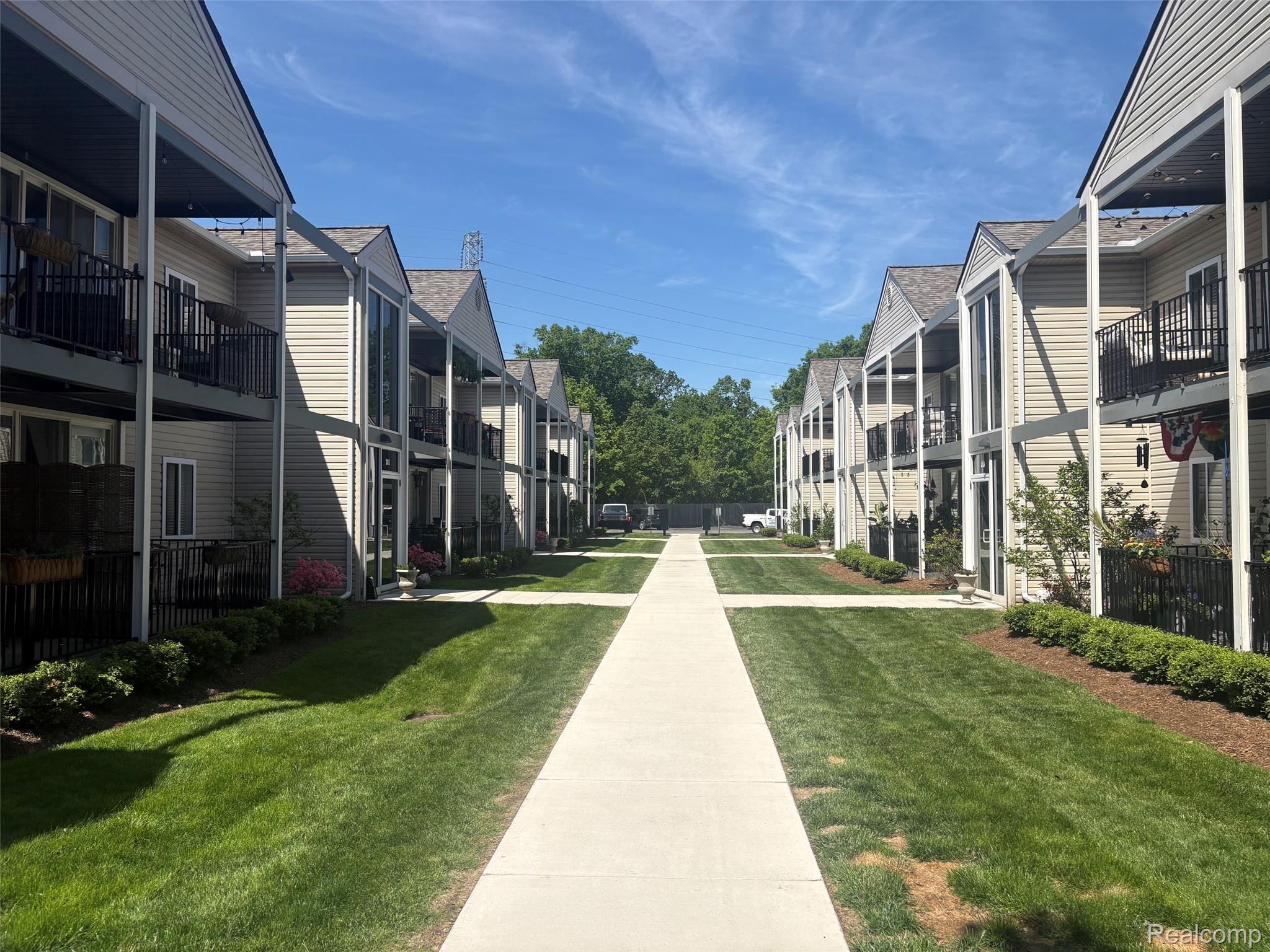 305, Eton, Birmingham, Michigan, 48009