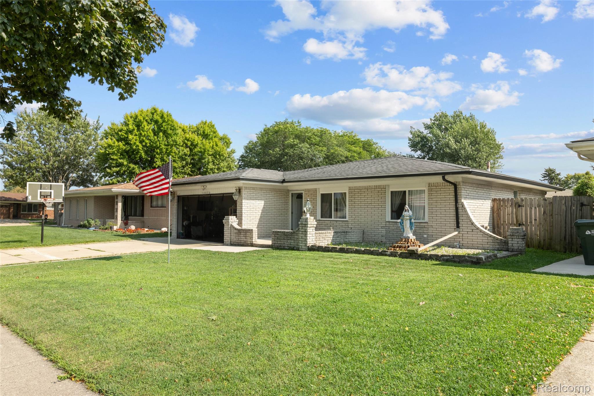 13670, Terra Santa, Sterling Heights, Michigan, 48312