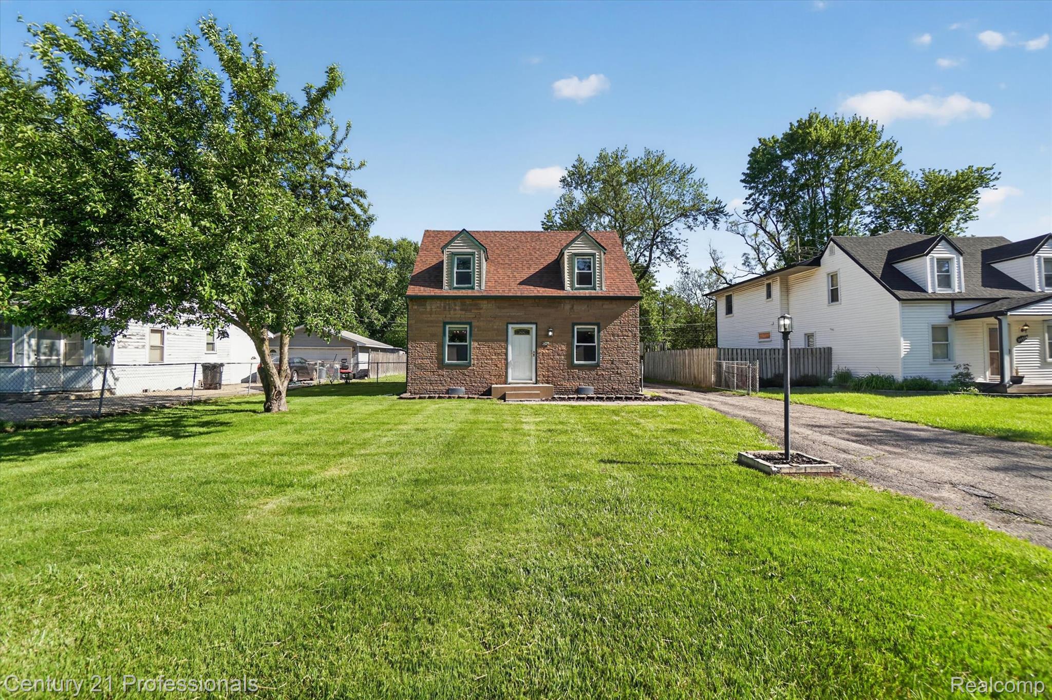 28524, 7 Mile, Livonia, Michigan, 48152