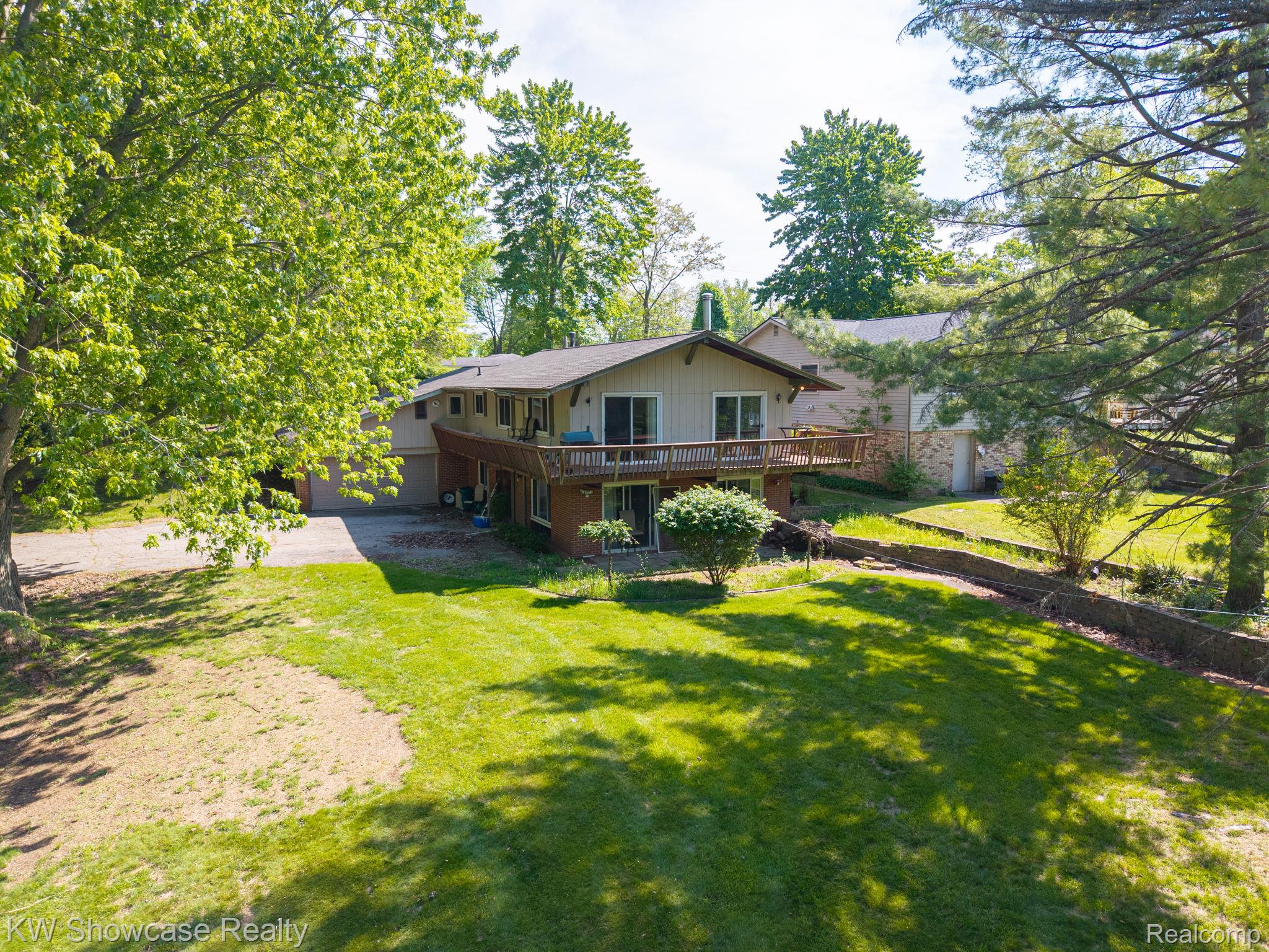 820, Clara, Commerce Twp, Michigan, 48390