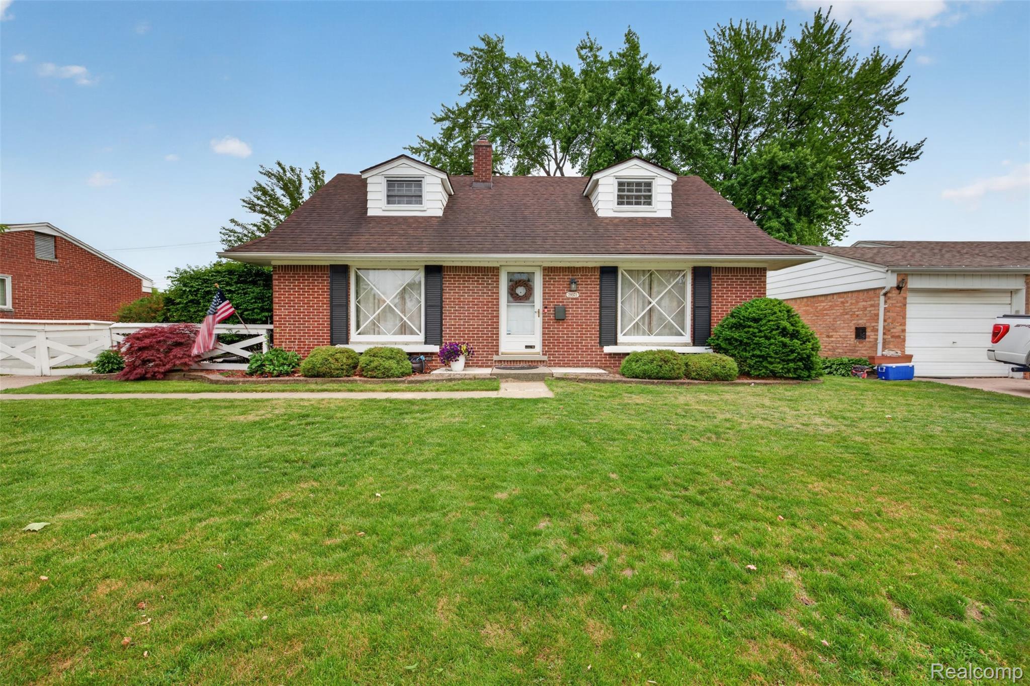 29571, Lori, Livonia, Michigan, 48154