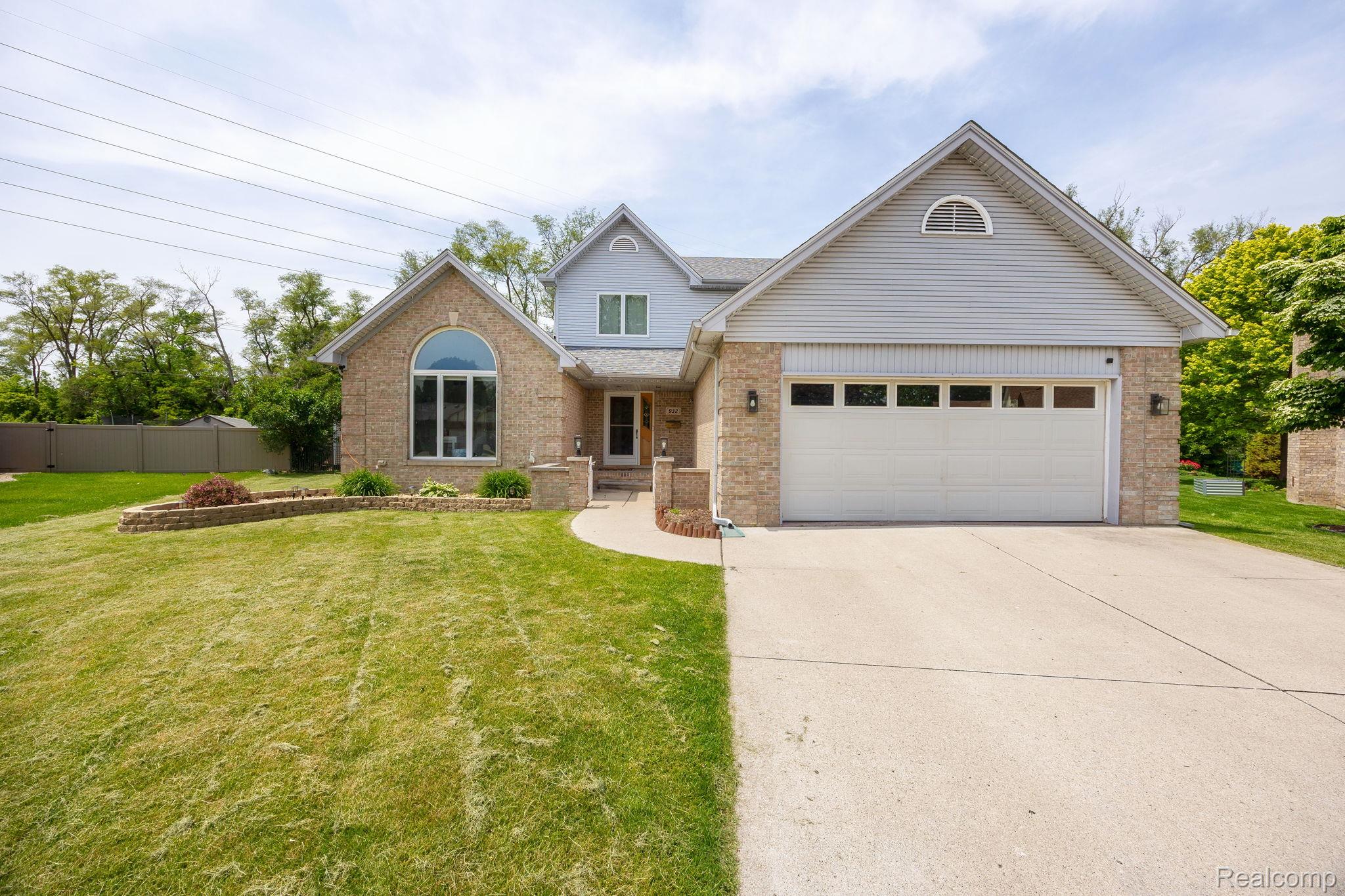 932, River, Wyandotte, Michigan, 48192