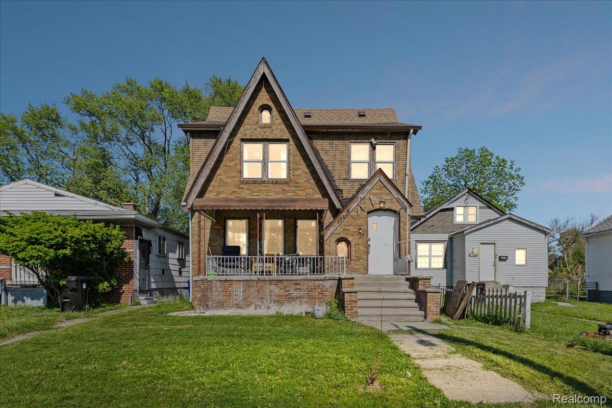 17516, Joseph Campau, Hamtramck, Michigan, 48212