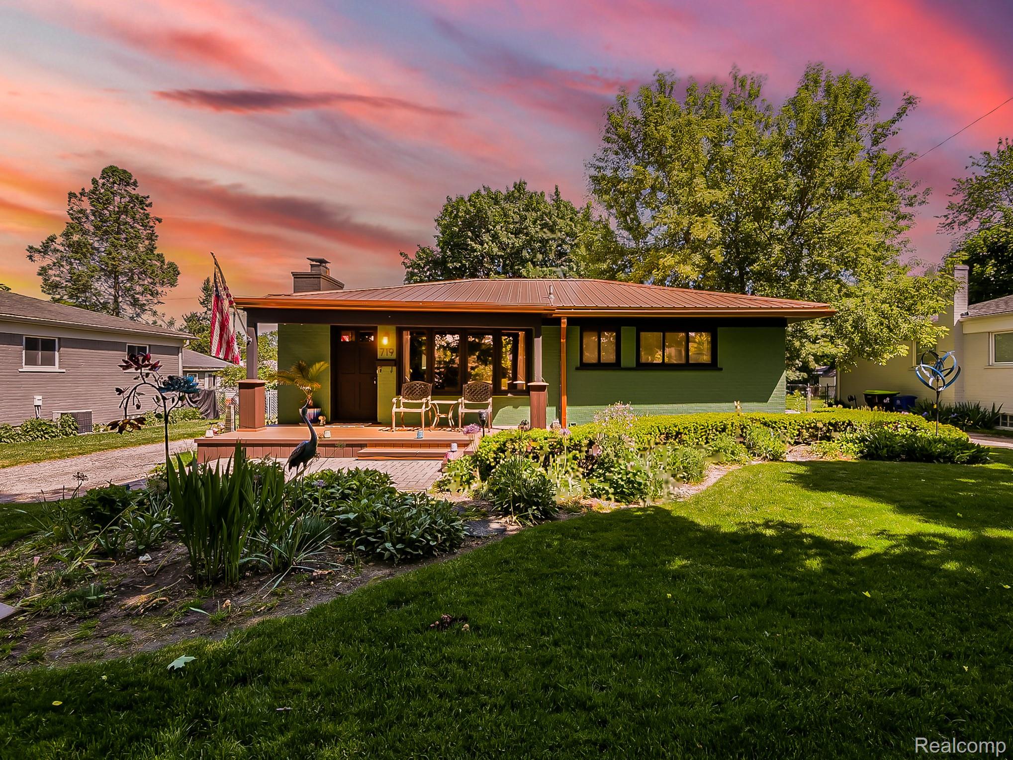 719, Summit, Milford, Michigan, 48381