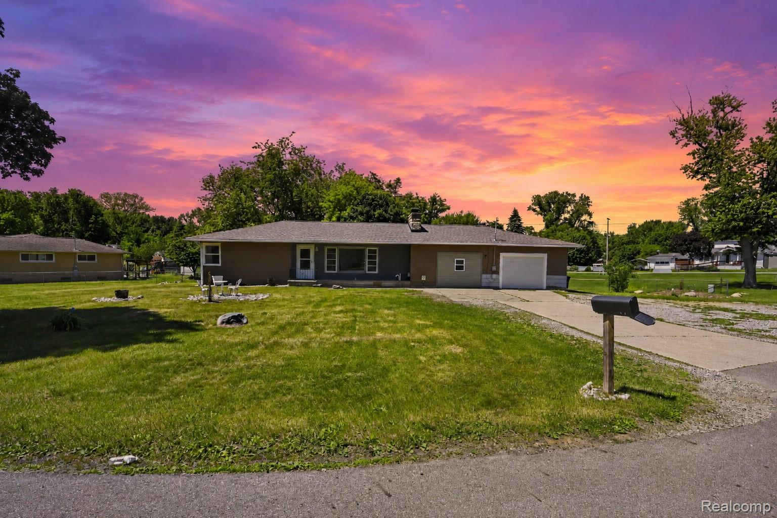220, Meadow, Jackson, Michigan, 49203