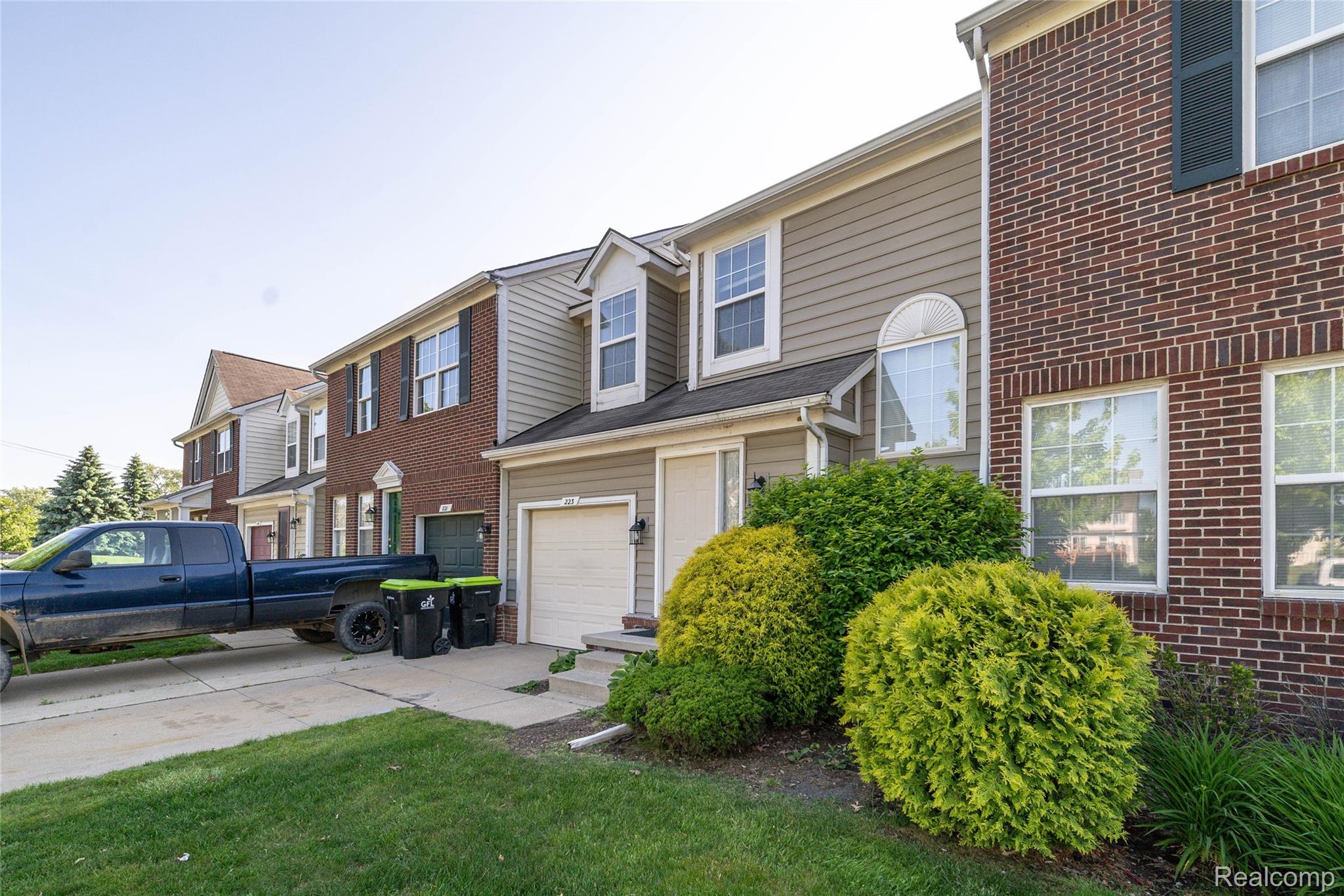 223, TUCKER, Pontiac, Michigan, 48341