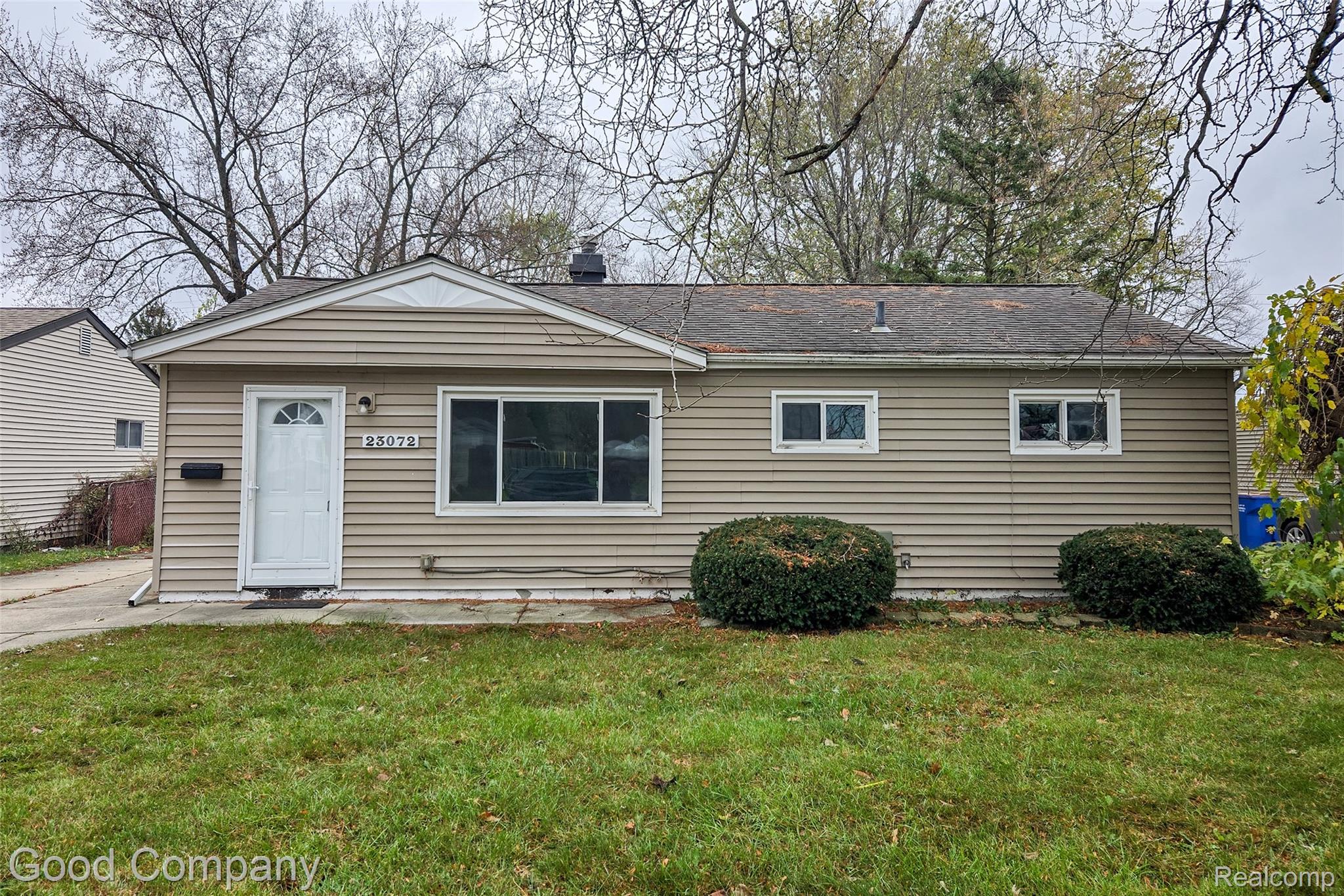 23072, Lauren, Warren, Michigan, 48089