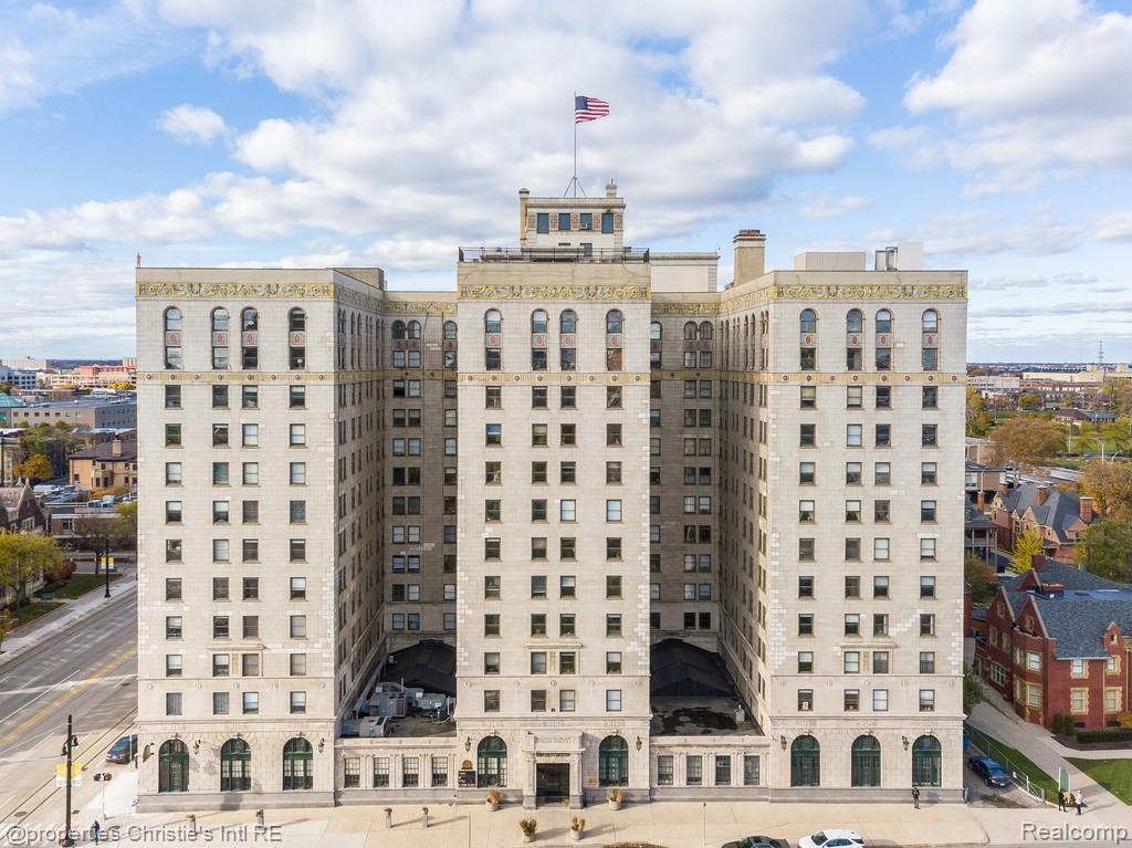 15, Kirby, #811, Detroit, Michigan, 48202