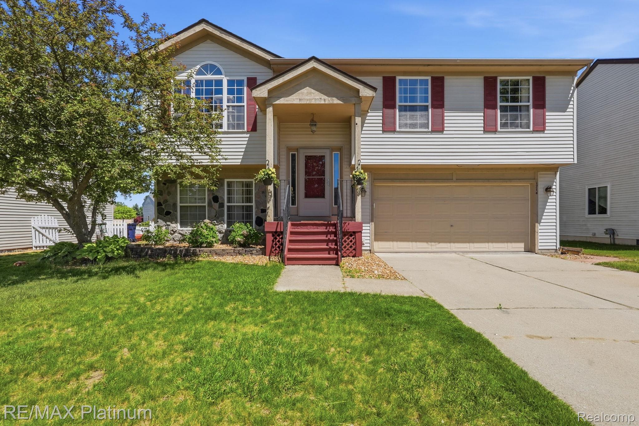1714, Newgate, Howell, Michigan, 48843