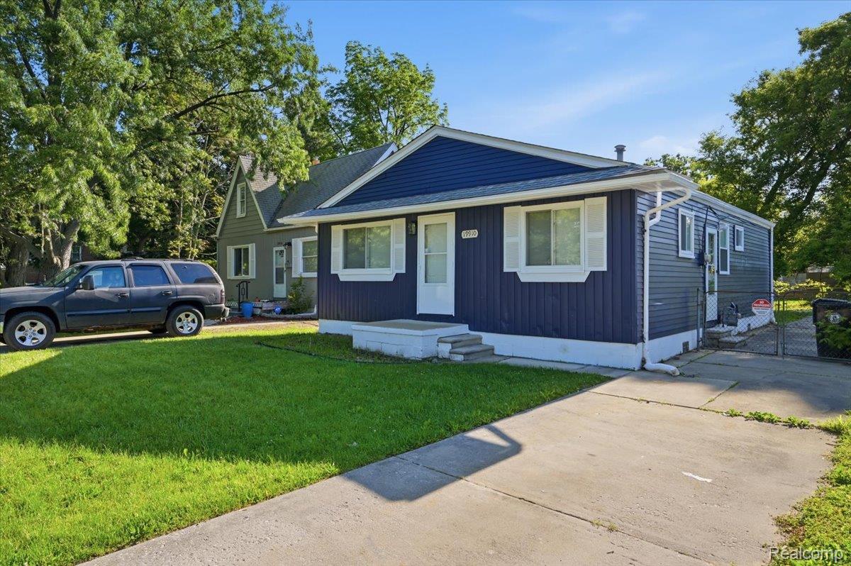 19910, Seminole, Redford, Michigan, 48240