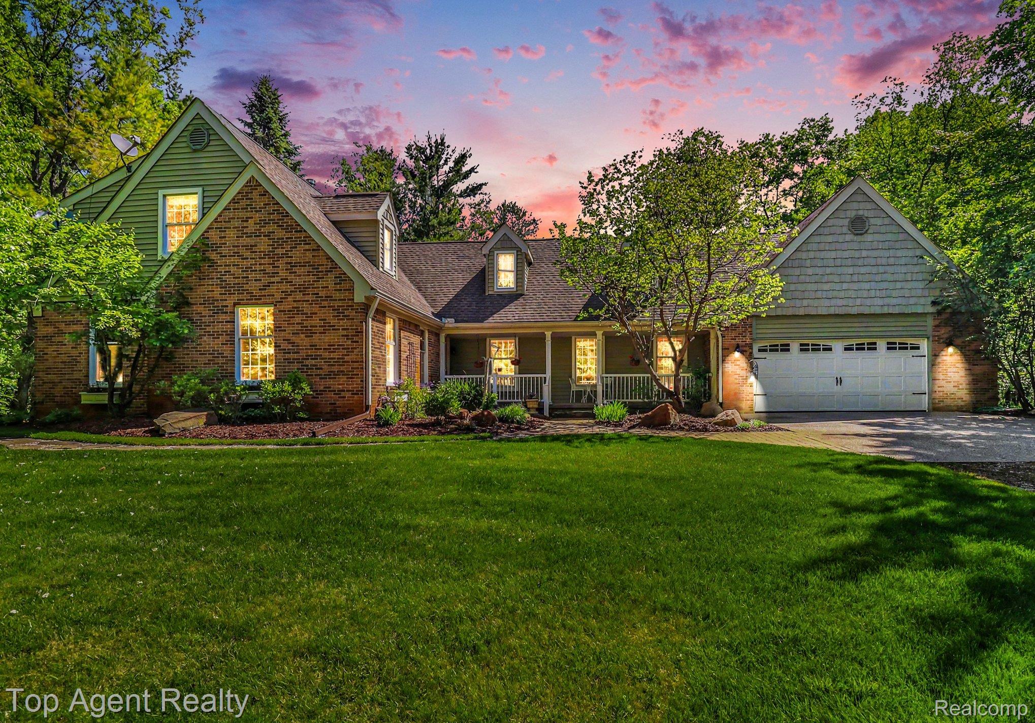 2411, Farmbrook, Oxford, Michigan, 48370