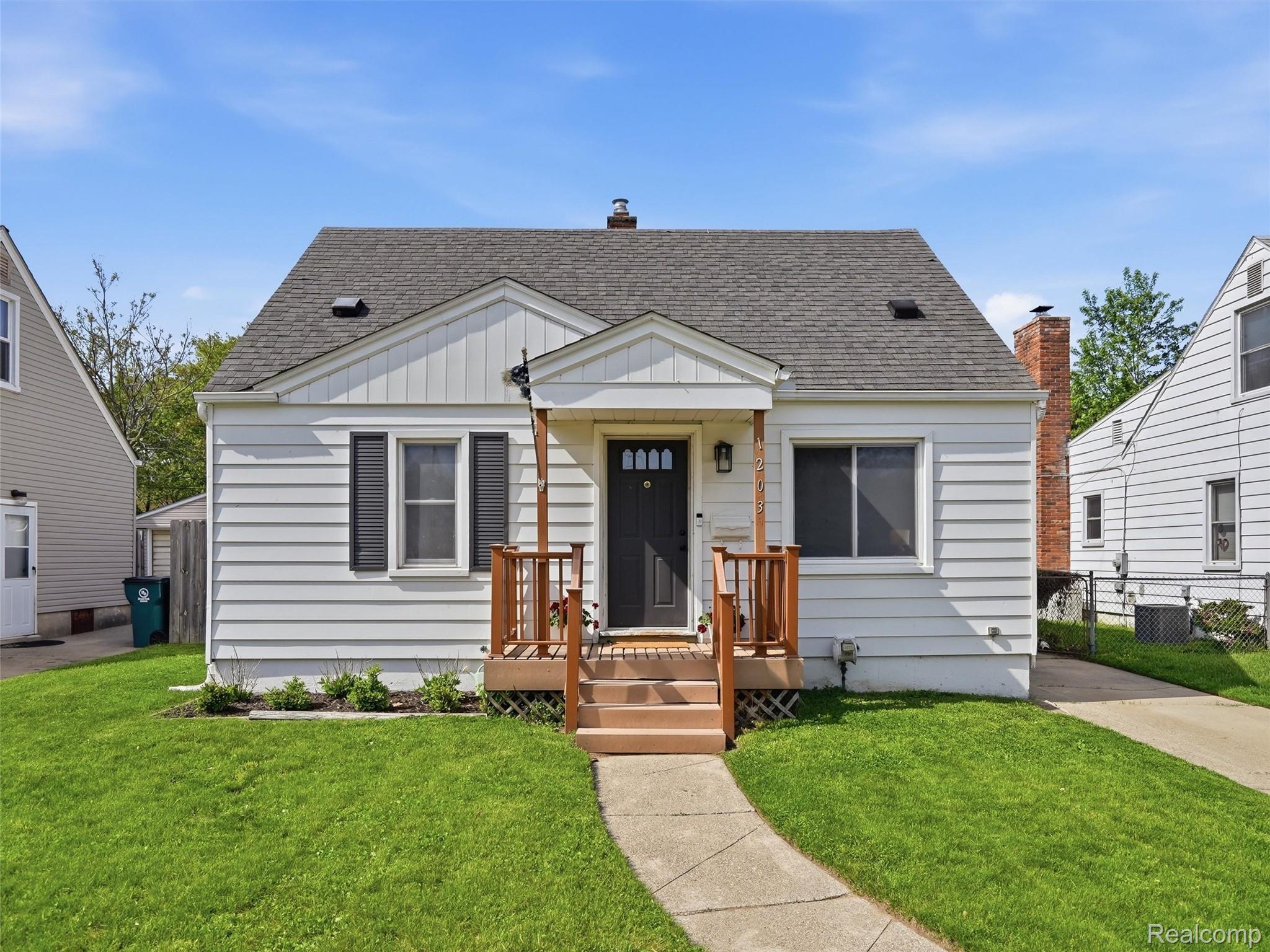 1203, Whitcomb, Royal Oak, Michigan, 48073