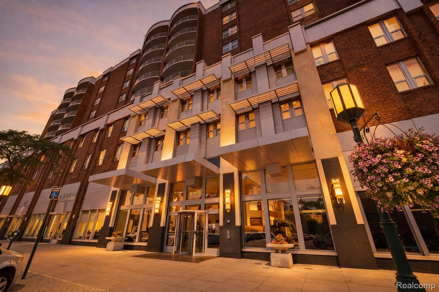411, Old Woodward, #924, Birmingham, Michigan, 48009