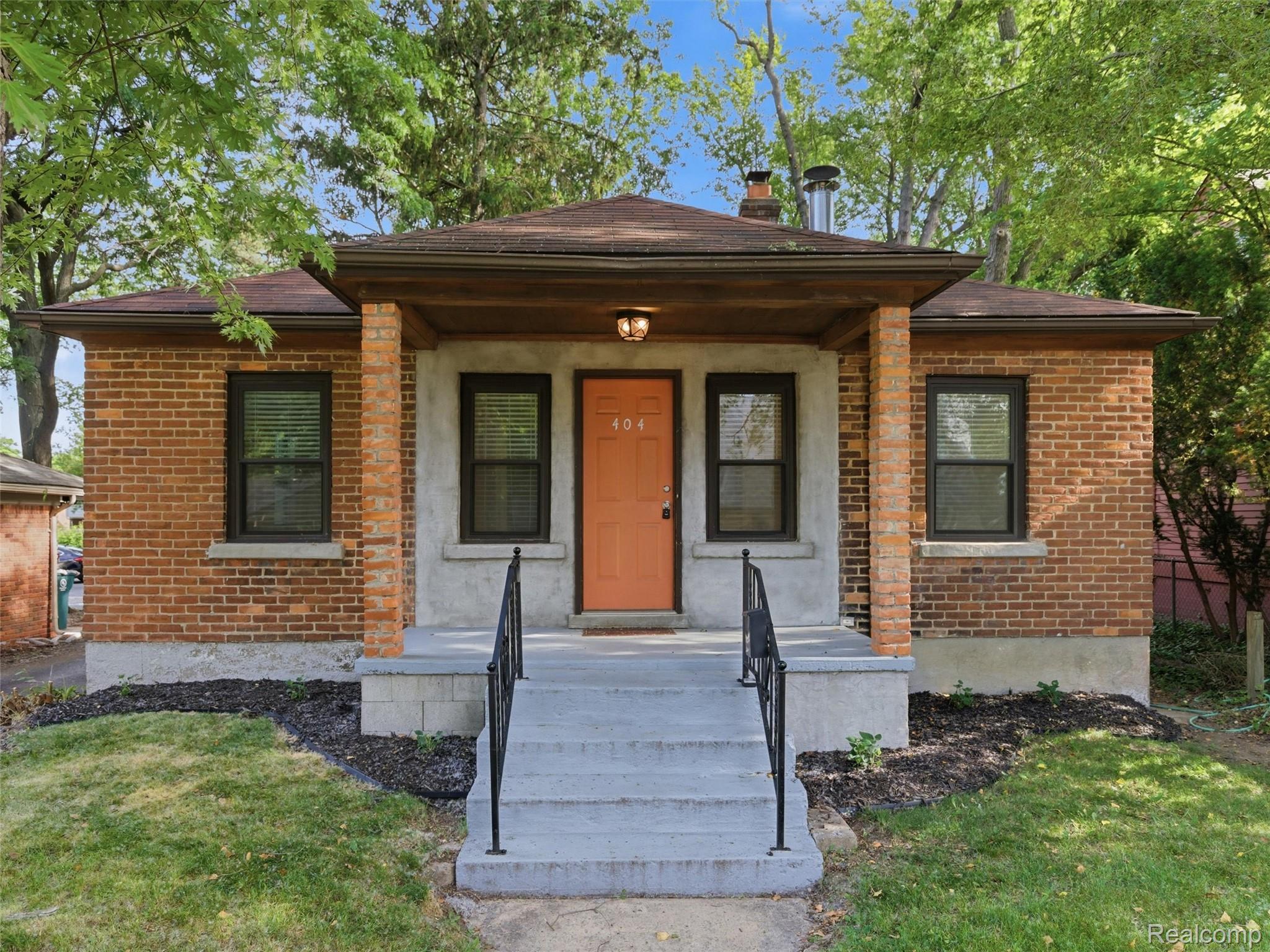 404, La Plaza, Royal Oak, Michigan, 48073