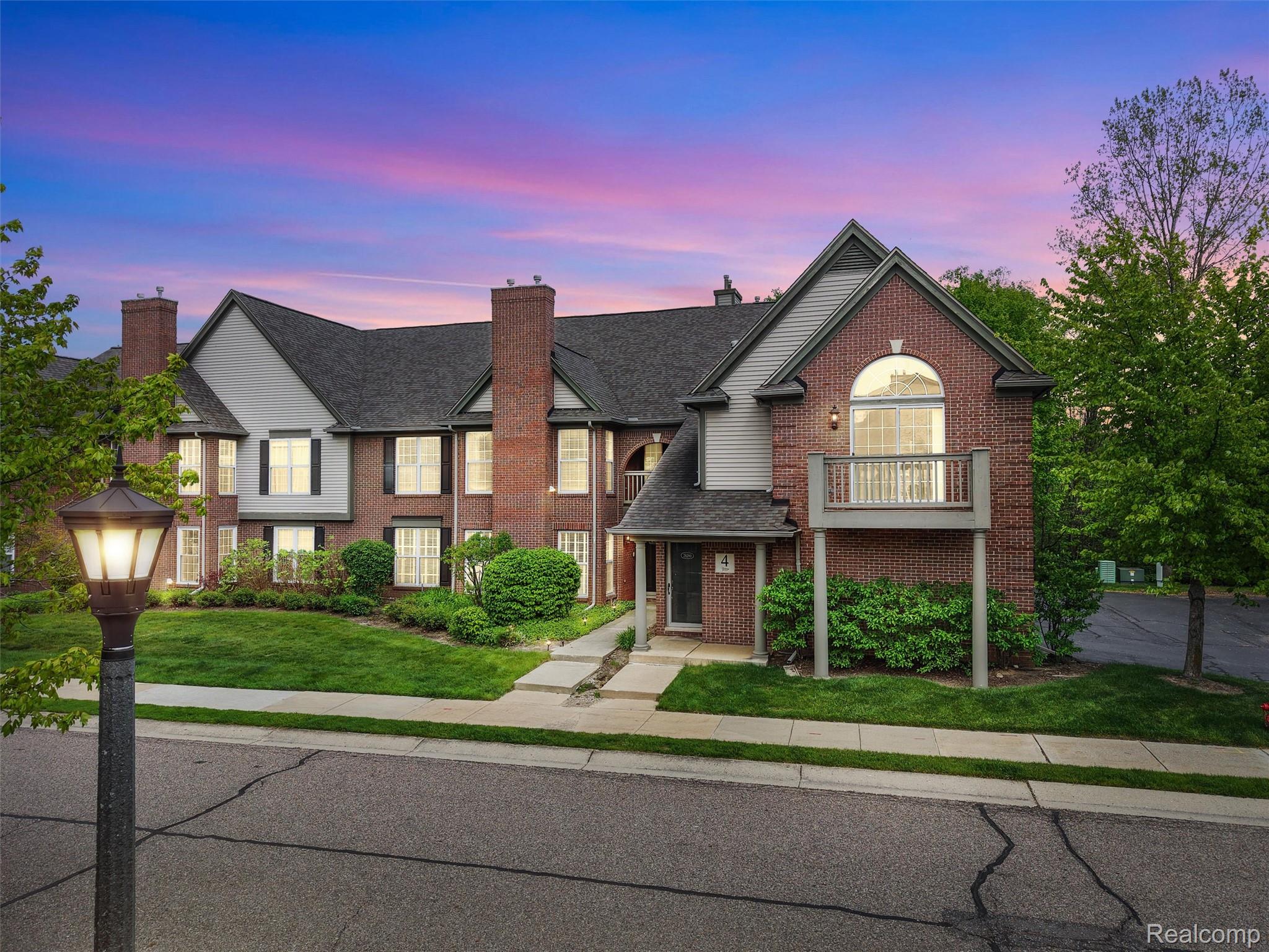 28284, Carlton Way, Novi, Michigan, 48377