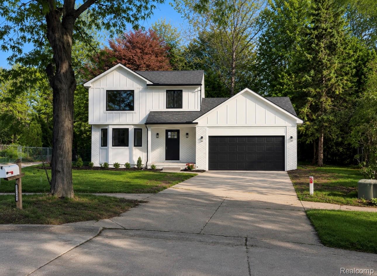 12602, Beresford, Sterling Heights, Michigan, 48313