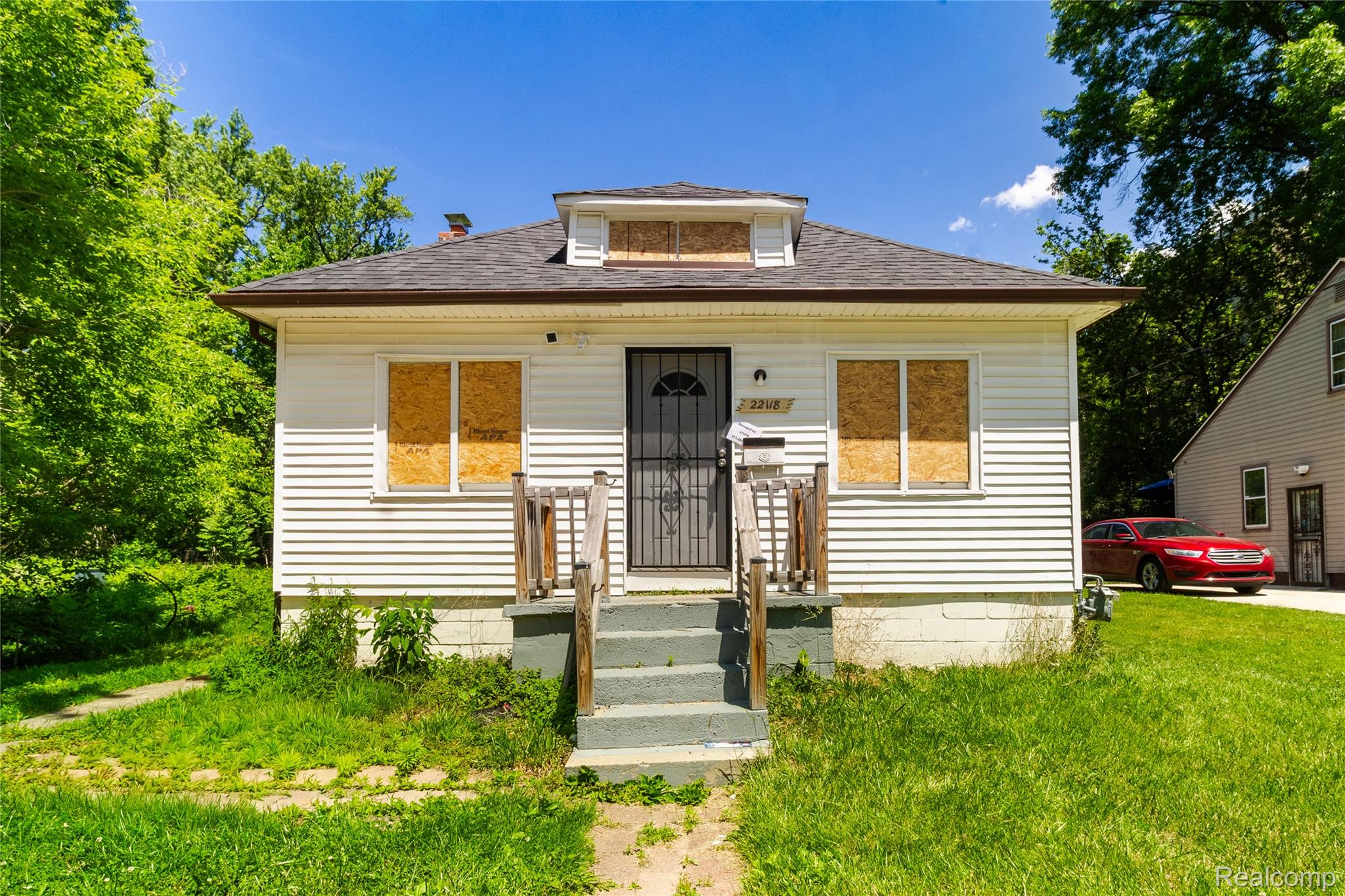 22118, Ulster, Detroit, Michigan, 48219