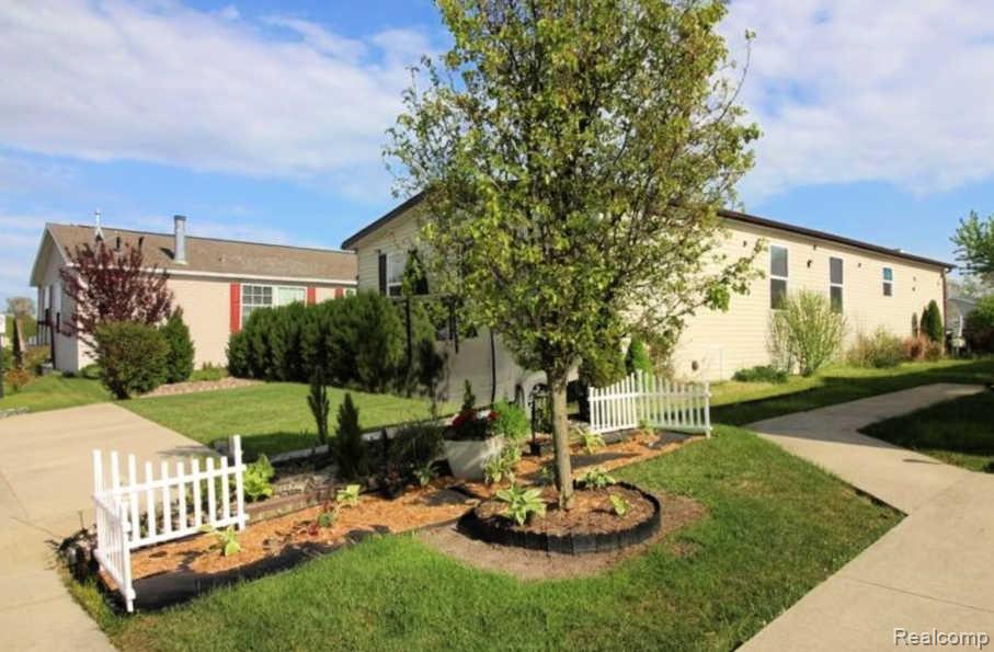24445, Edwin, Flat Rock, Michigan, 48134