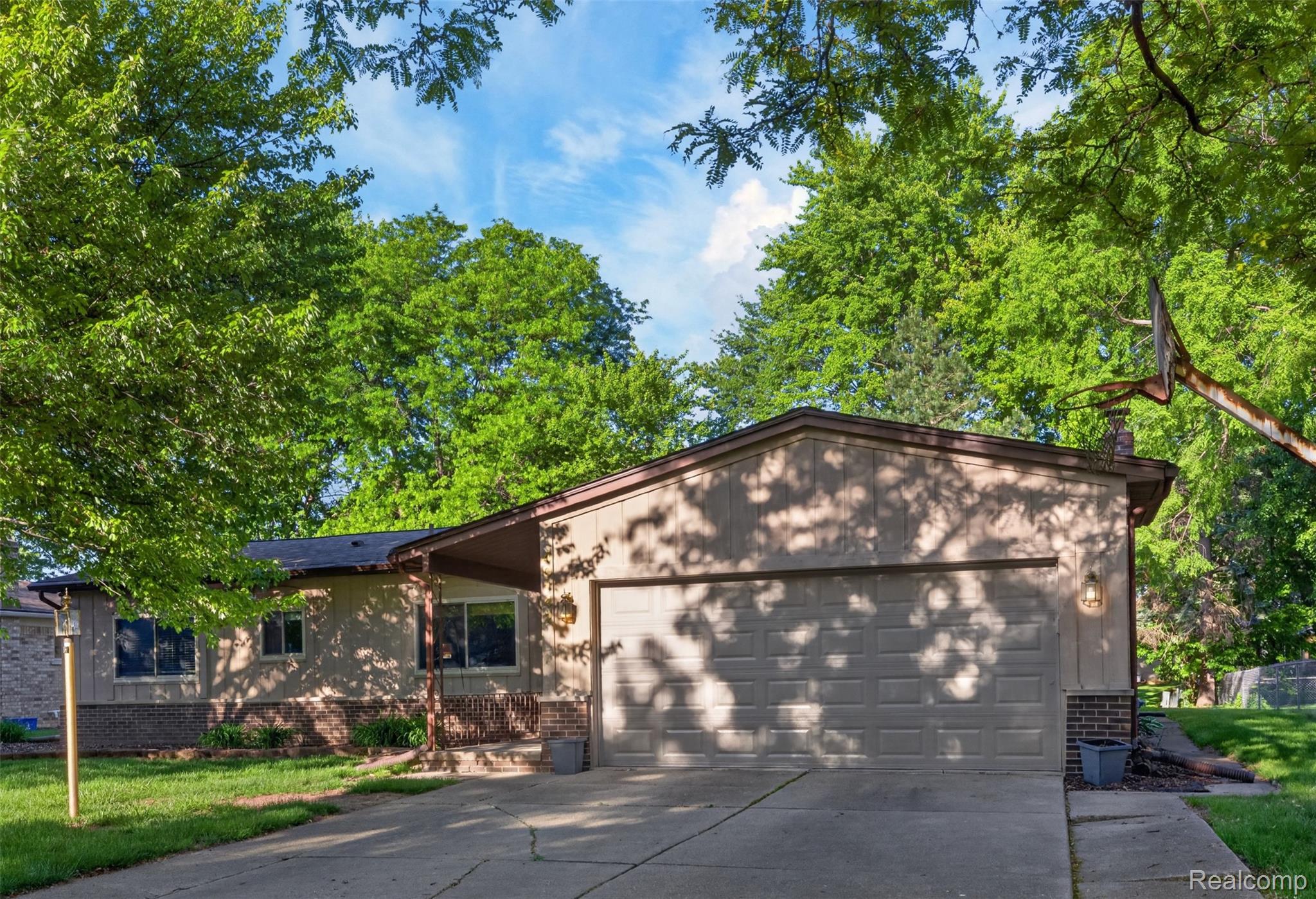 40142, Pallazo, Clinton Township, Michigan, 48038